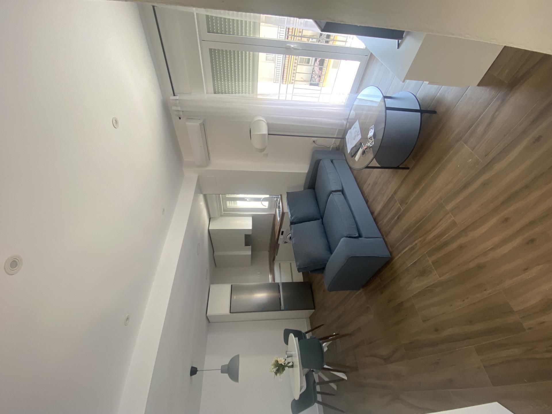 Sala d'estar de Apartament de lloguer en Alcalá la Real amb Aire condicionat, Terrassa i Moblat