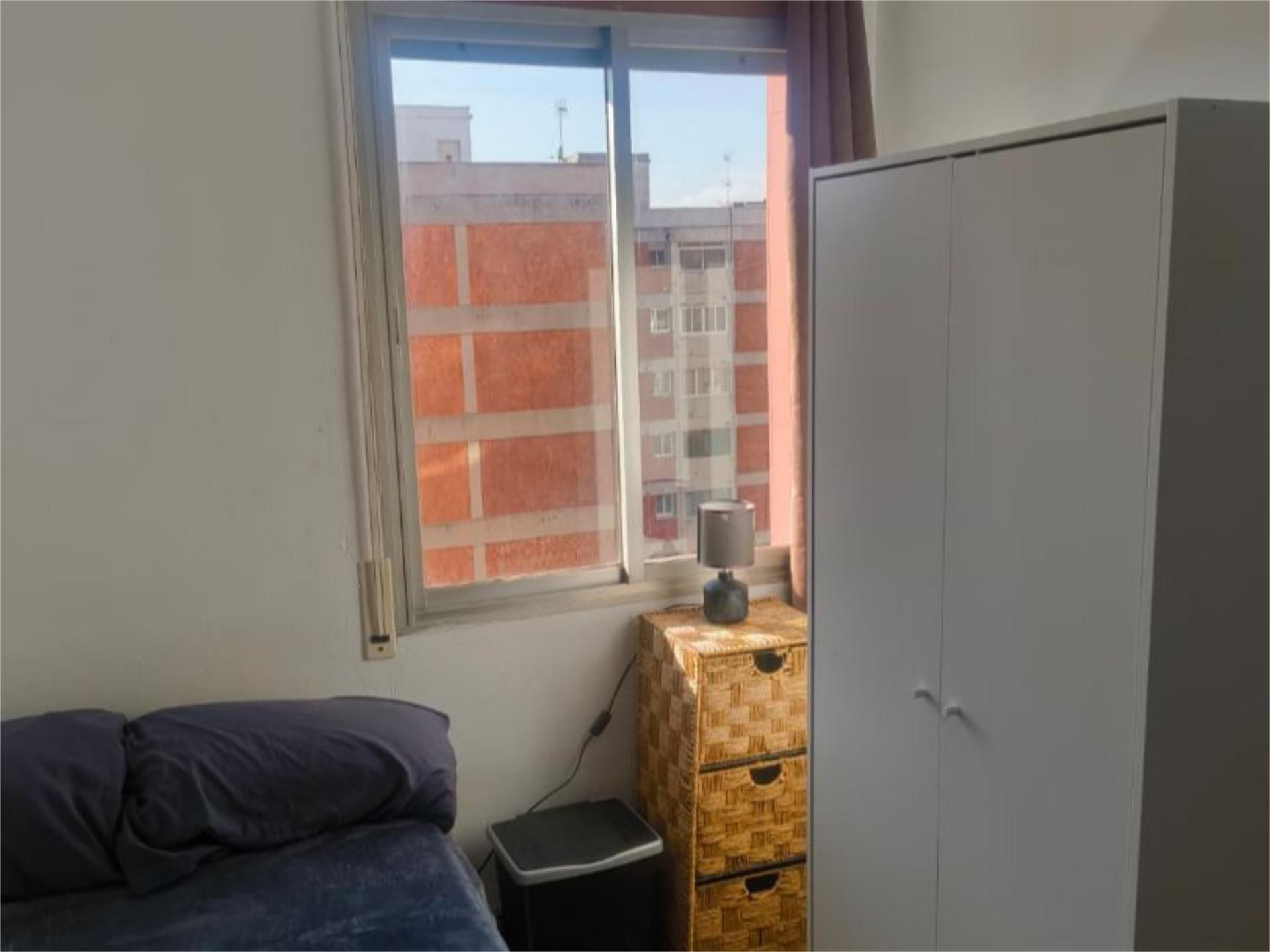 Dormitori de Pis per a compartir en Badalona amb Calefacció, Moblat i Videoporter