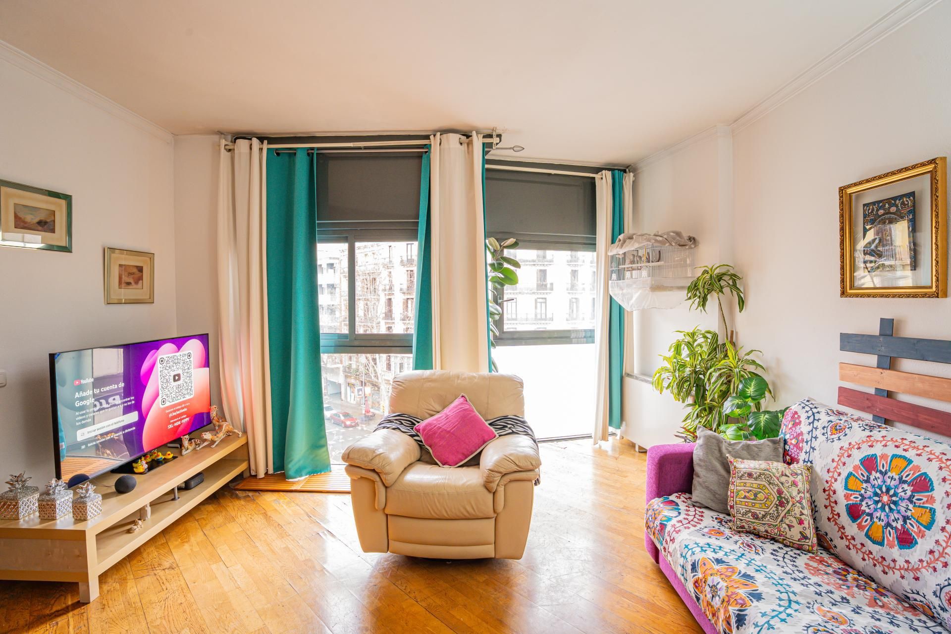 Living room of Flat for sale in  Barcelona Capital  with Balcony