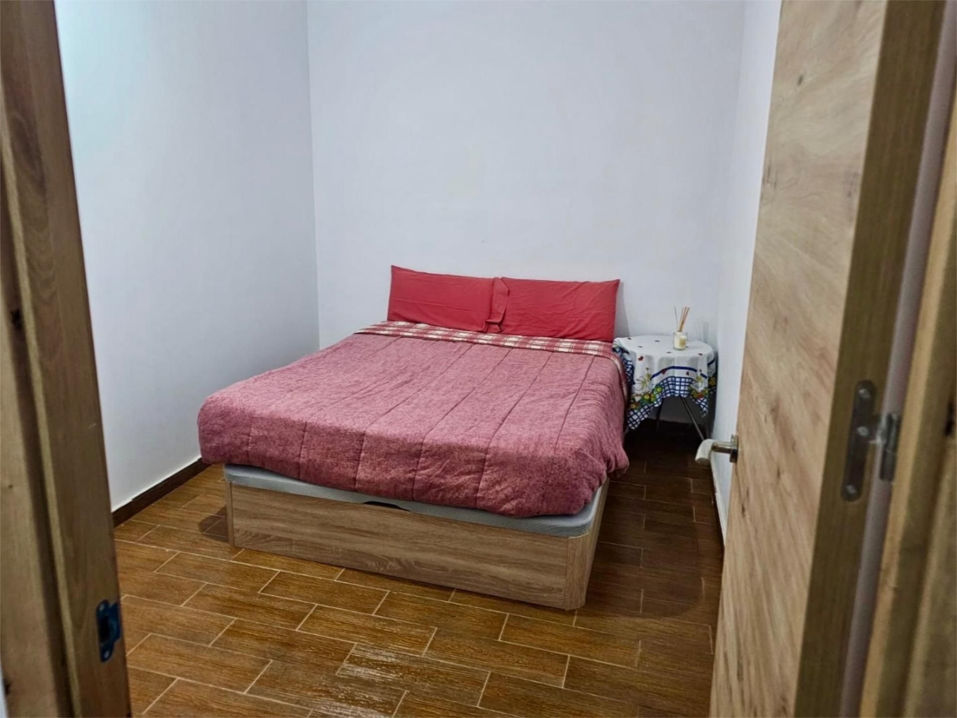 Bedroom of Flat to share in Torrent  with Heating, Swimming Pool and Furnished