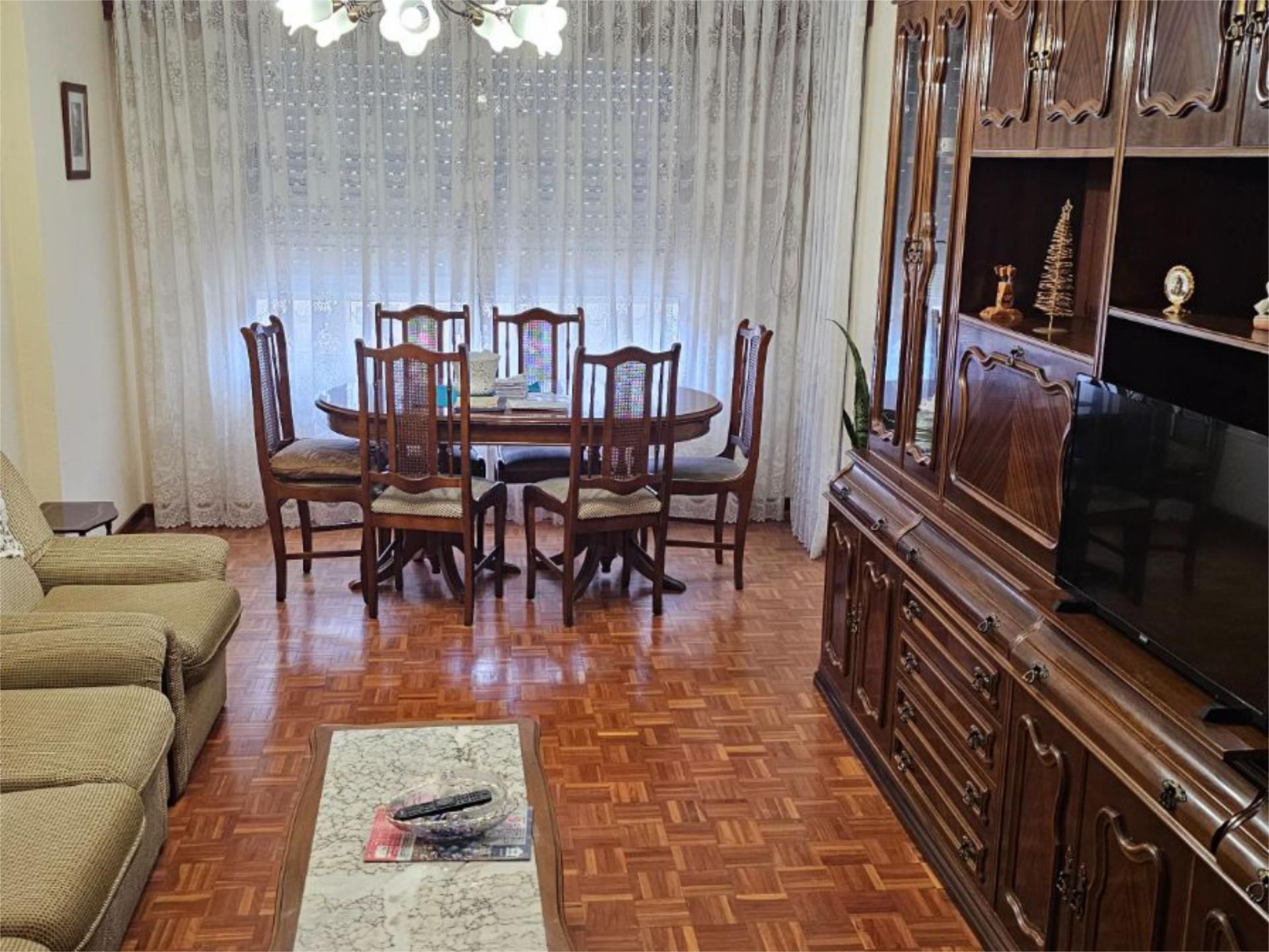 Comedor de Piso en venta en Burgos Capital con Terraza