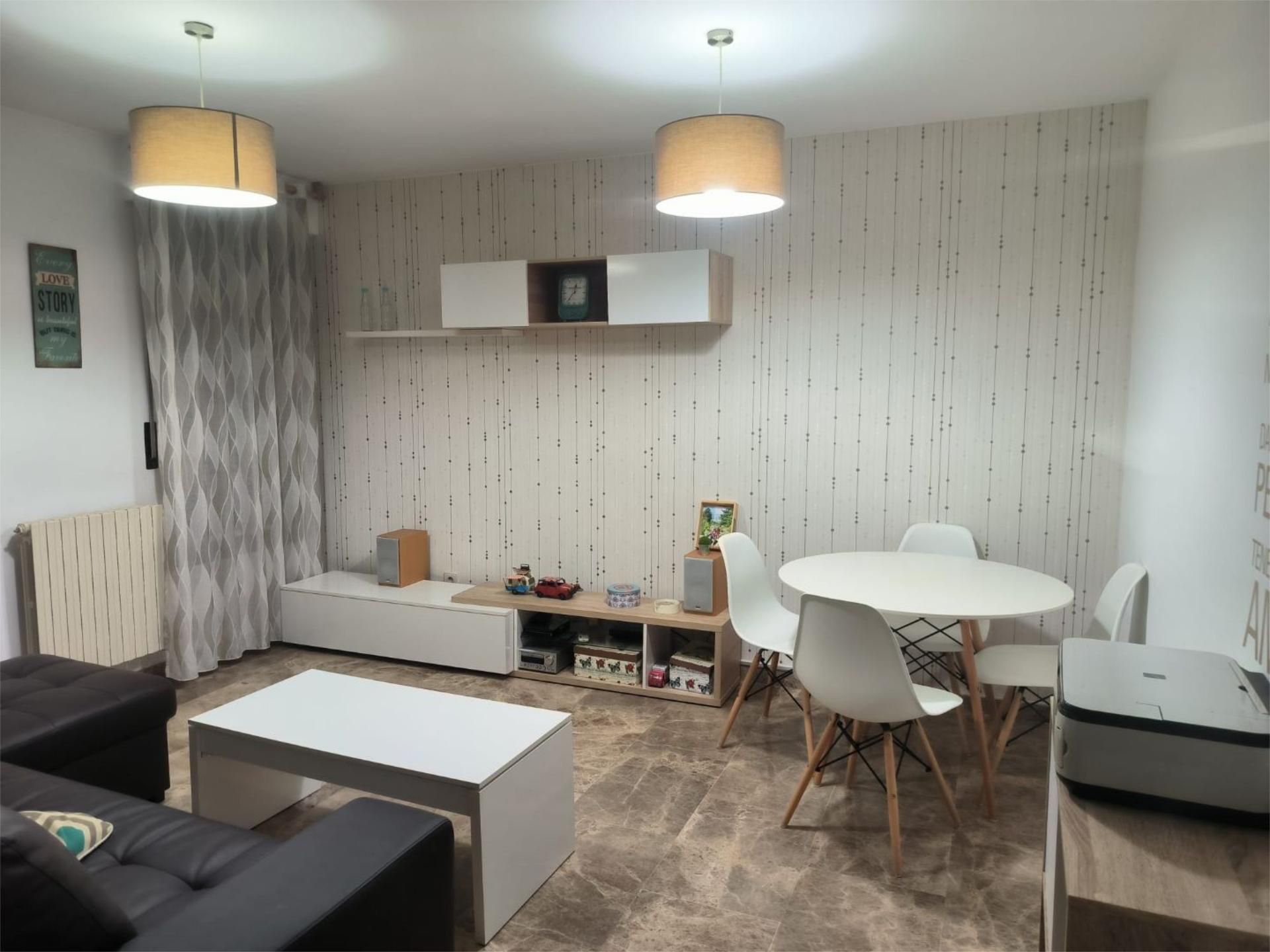 Sala de estar de Piso en venta en  Zaragoza Capital con Calefacción, Amueblado y Balcón