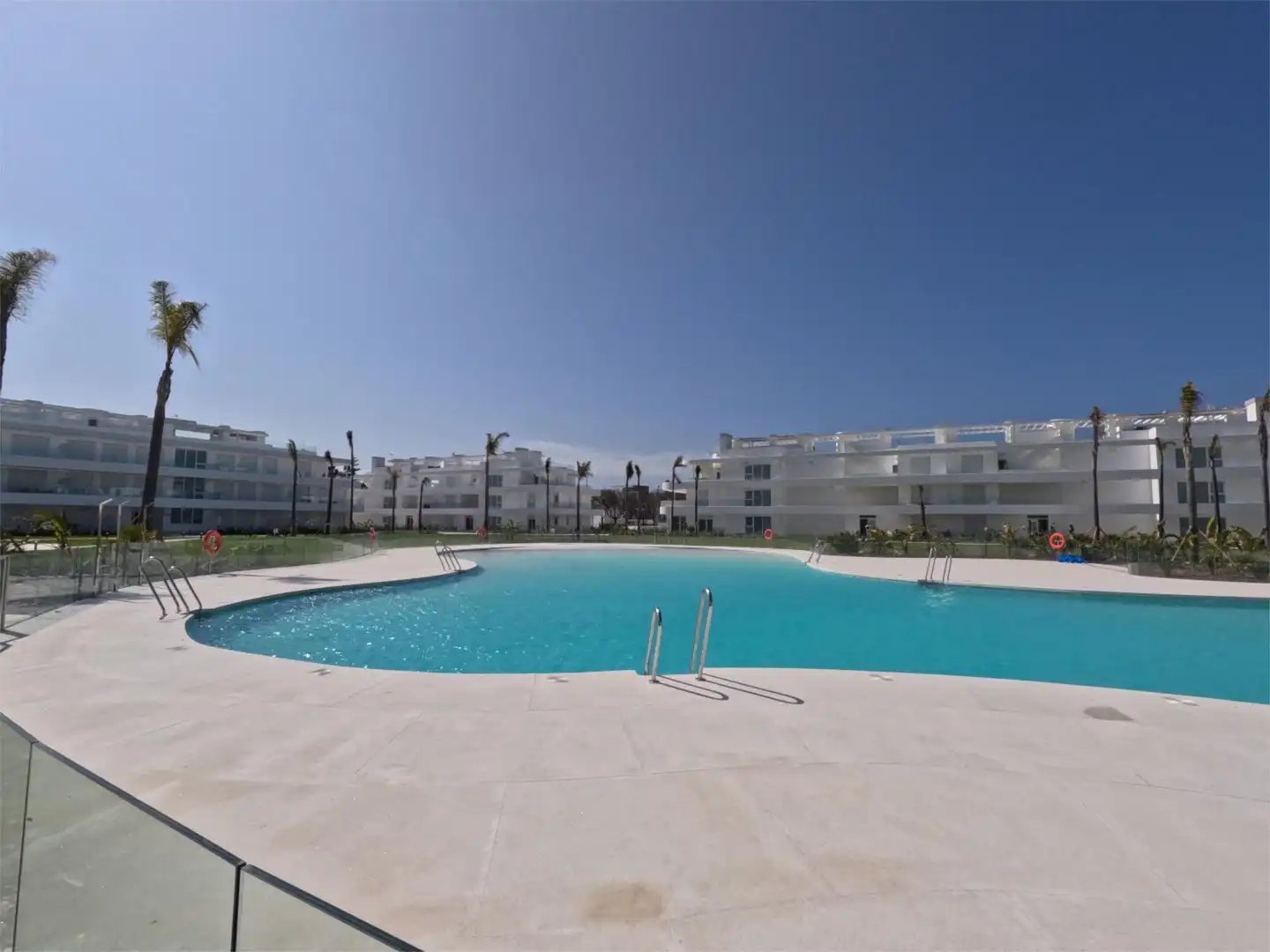 Attic for sale in Avenida de la Música, 8, Las Tres Piedras - Costa Ballena Swimming pool of Attic for sale in Chipiona with Air Conditioner, Terrace and Swimming Pool