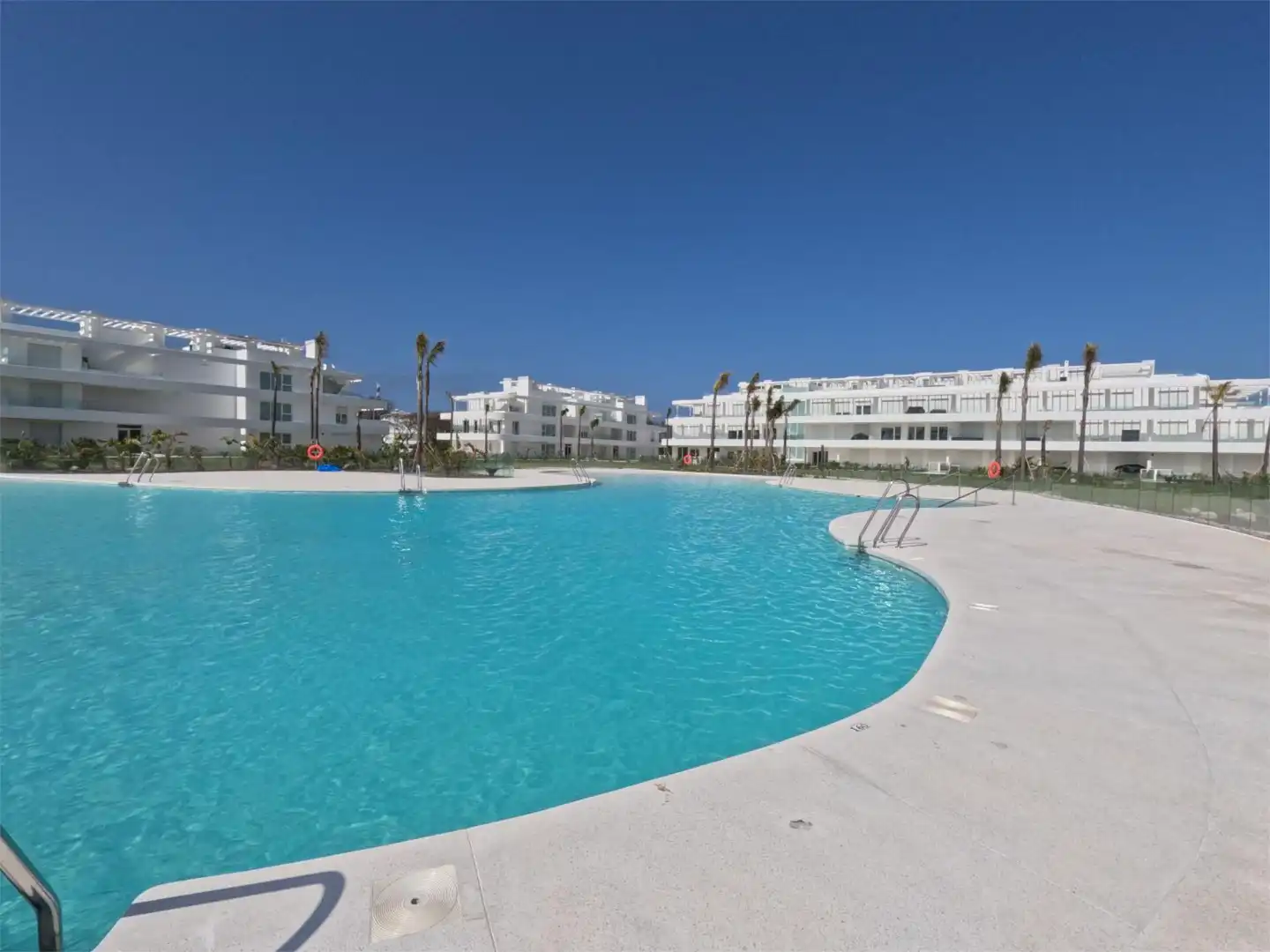 Attic for sale in Avenida de la Música, 8, Las Tres Piedras - Costa Ballena Swimming pool of Attic for sale in Chipiona with Air Conditioner, Terrace and Swimming Pool