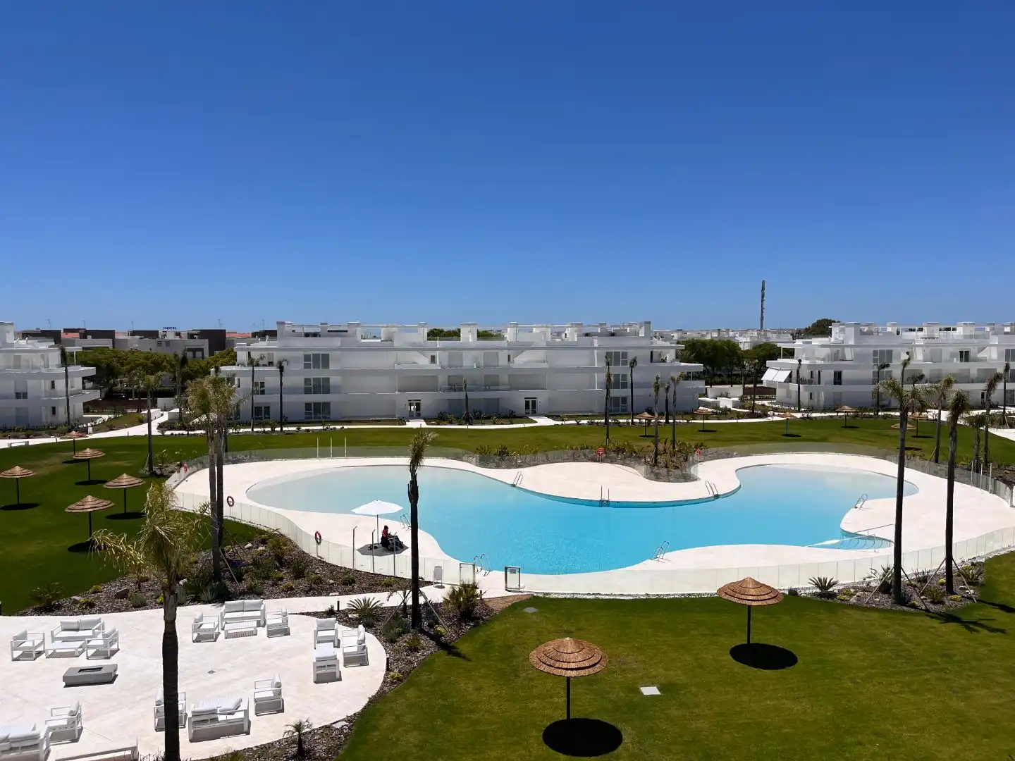 Attic for sale in Avenida de la Música, 8, Las Tres Piedras - Costa Ballena Swimming pool of Attic for sale in Chipiona with Air Conditioner, Terrace and Swimming Pool