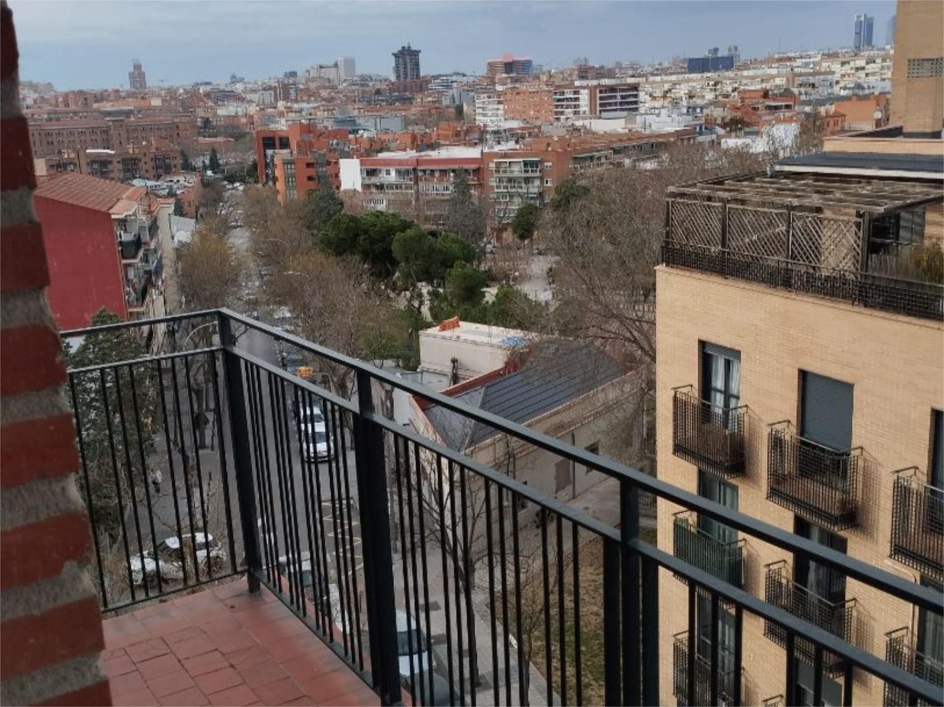Vista exterior de Pis de lloguer en  Madrid Capital amb Calefacció, Parquet i Terrassa