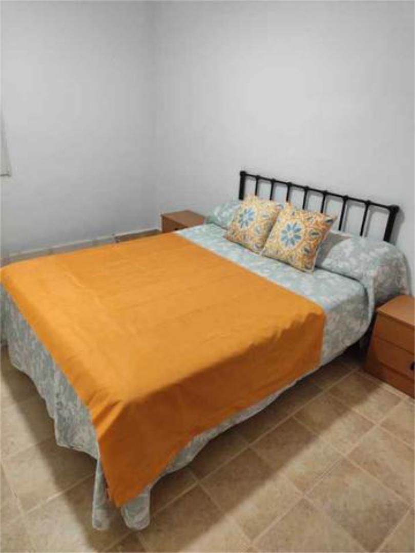 House or chalet to share in Valdelacalzada