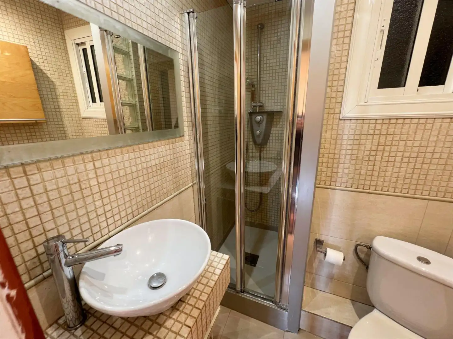 Badezimmer von Wohnung zum Verkauf in Sant Boi de Llobregat mit Klimaanlage und Balkon