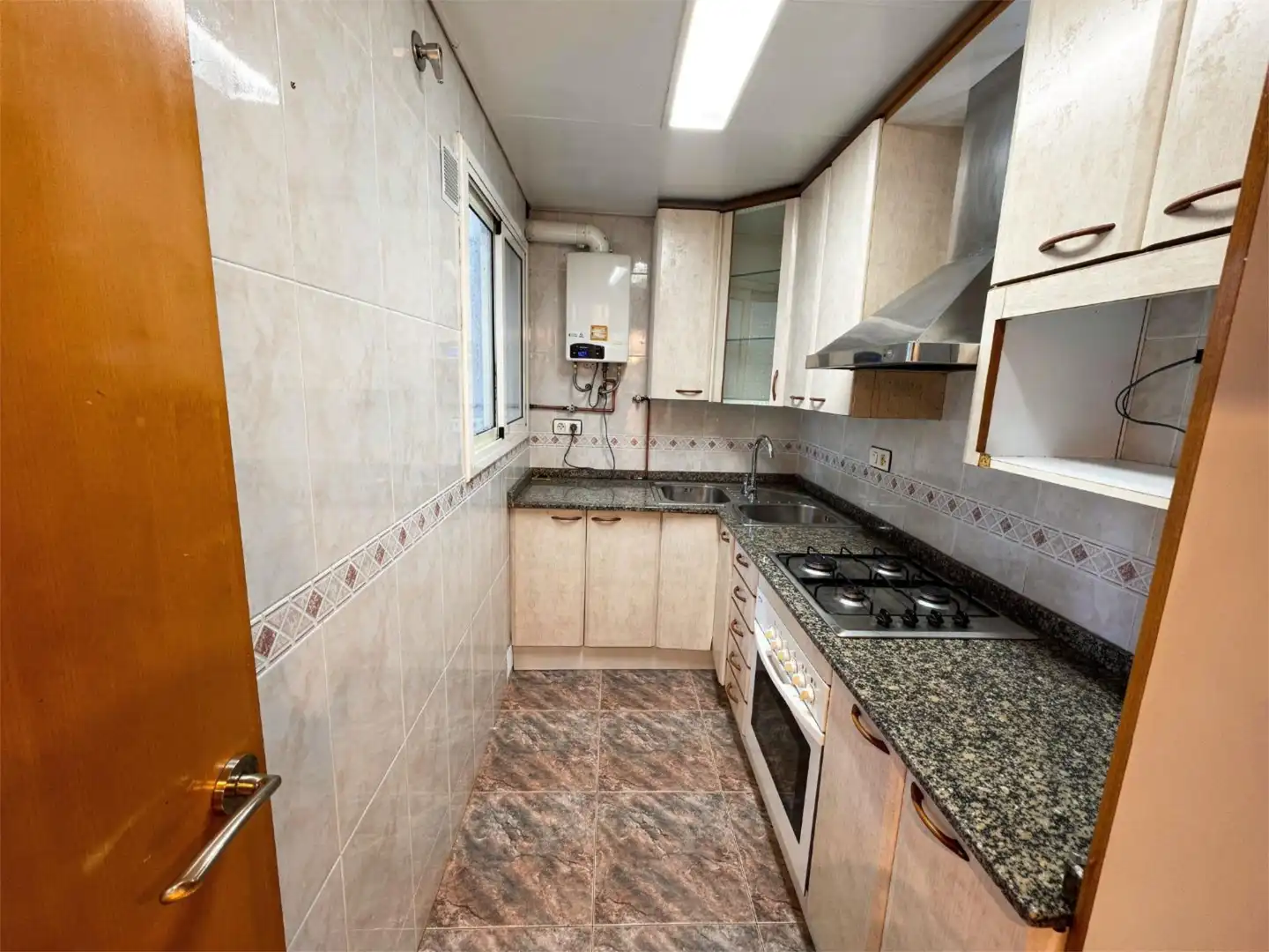 Küche von Wohnung zum Verkauf in Sant Boi de Llobregat mit Klimaanlage und Balkon