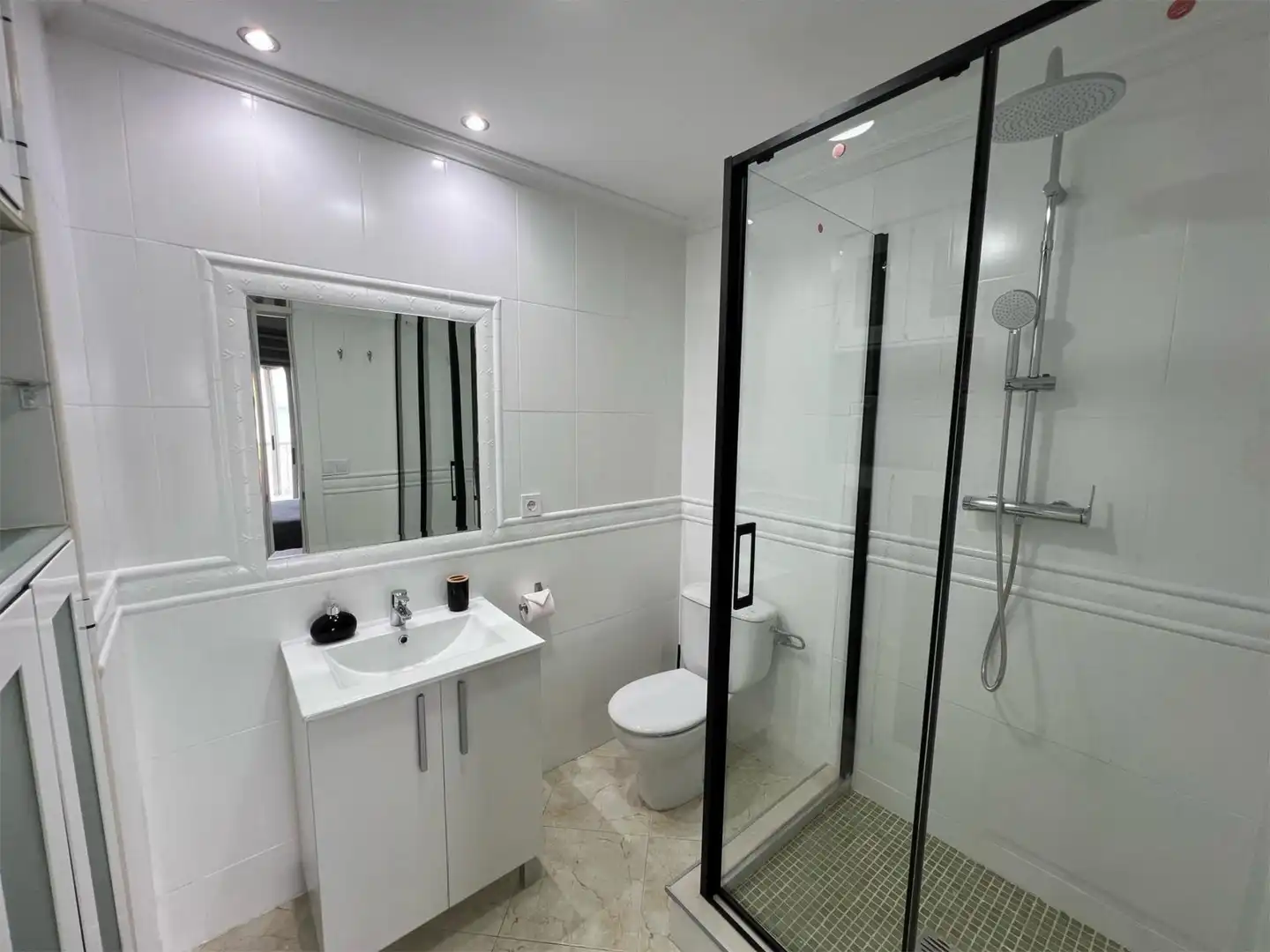 Wohnung zur Miete in Avinguda Vicente Blasco Ibañez, 31, Gran Playa Badezimmer von Wohnung zur Miete in Santa Pola mit Klimaanlage, Terrasse und Balkon
