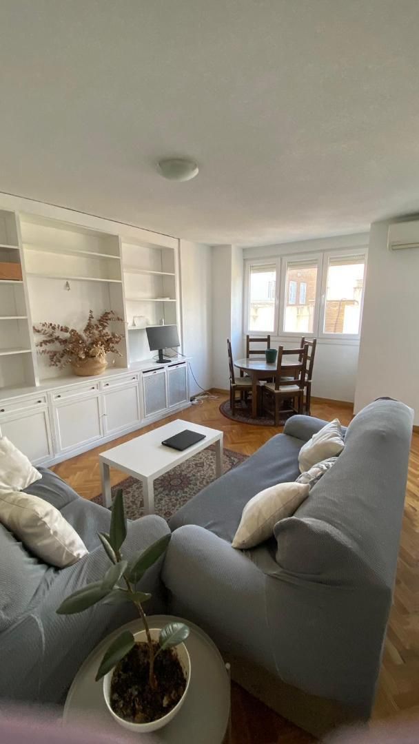 Pis de lloguer a Calle de la Infanta María Teresa, 18, Hispanoamérica - Bernabéu Sala d'estar de Pis de lloguer en Madrid Capital amb Aire condicionat, Calefacció i Parquet