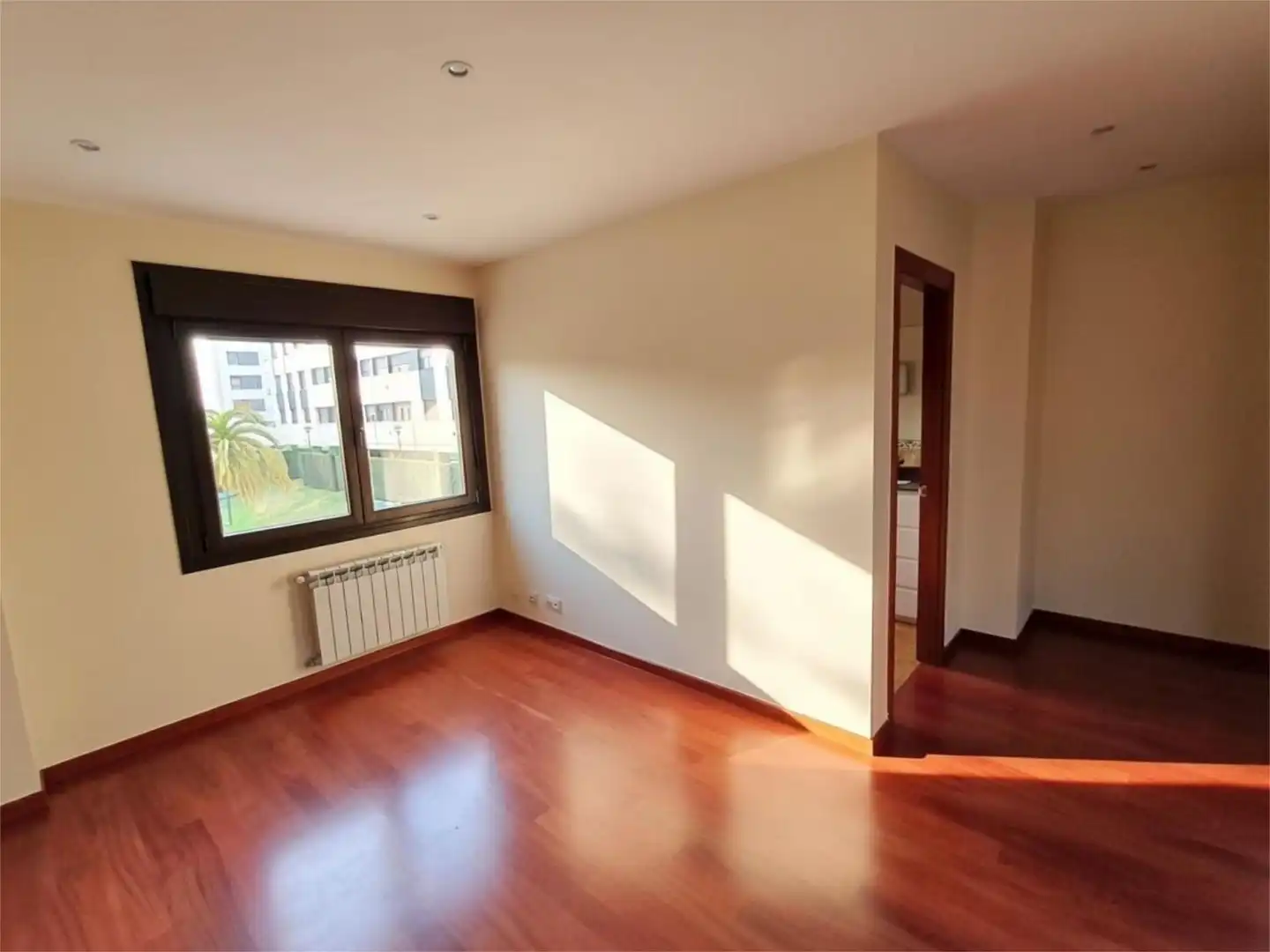 Piso en venta en Avenida de Oviedo, 23, Roces Habitación de Piso en venta en Gijón con Calefacción, Jardín privado y Parquet