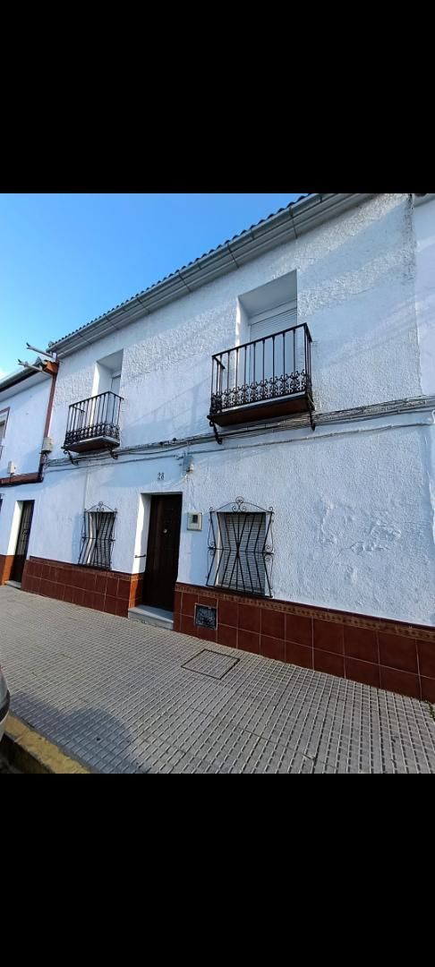 Casa adosada en venda a Calle la Cruz, 28, La Puebla de los Infantes Vista exterior de Casa adosada en venda en La Puebla de los Infantes amb Jardí privat, Terrassa i Traster