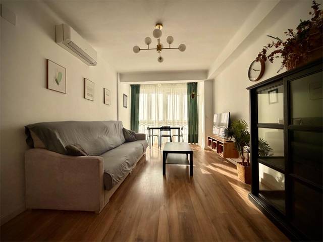 Piso en Alquiler en Calle Almona, 1 en El Molinillo - Capuchinos