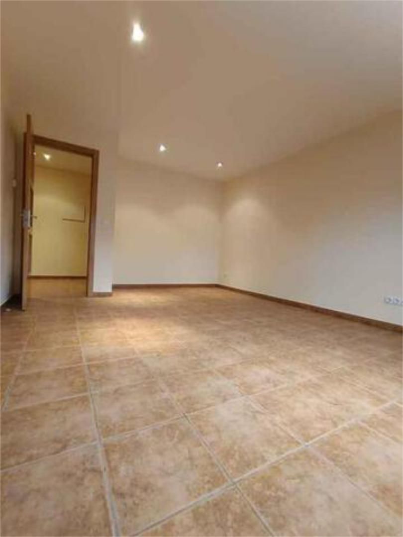 Flat for sale in Tui  with Heating, Private garden and Storage room