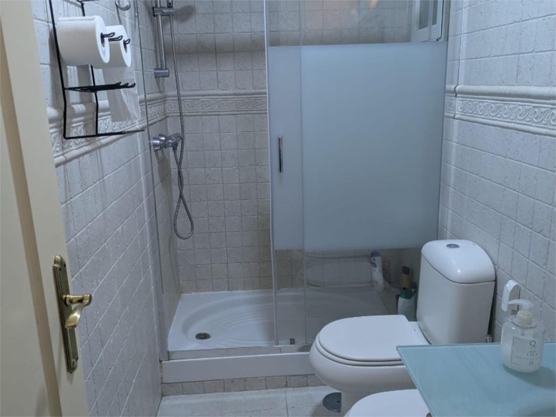 Flat to share in Calle de Andorra, 91, Canillas