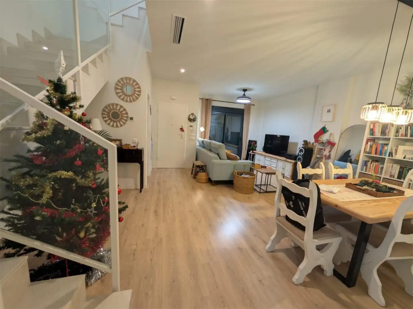 Houses for sale in Calle Zeus, 82, Los Molinos - Villa Blanca Houses for sale in Almería Capital with Air Conditioner, Terrace and Swimming Pool