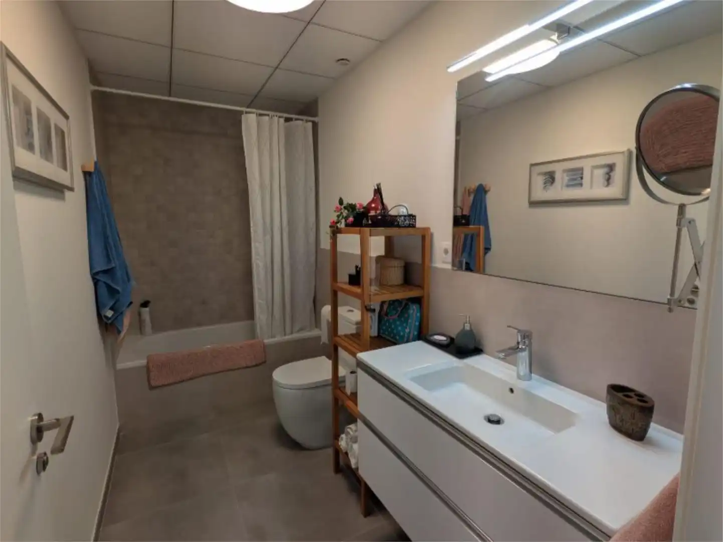 Houses for sale in Calle Zeus, 82, Los Molinos - Villa Blanca Bathroom of Houses for sale in Almería Capital with Air Conditioner, Terrace and Swimming Pool