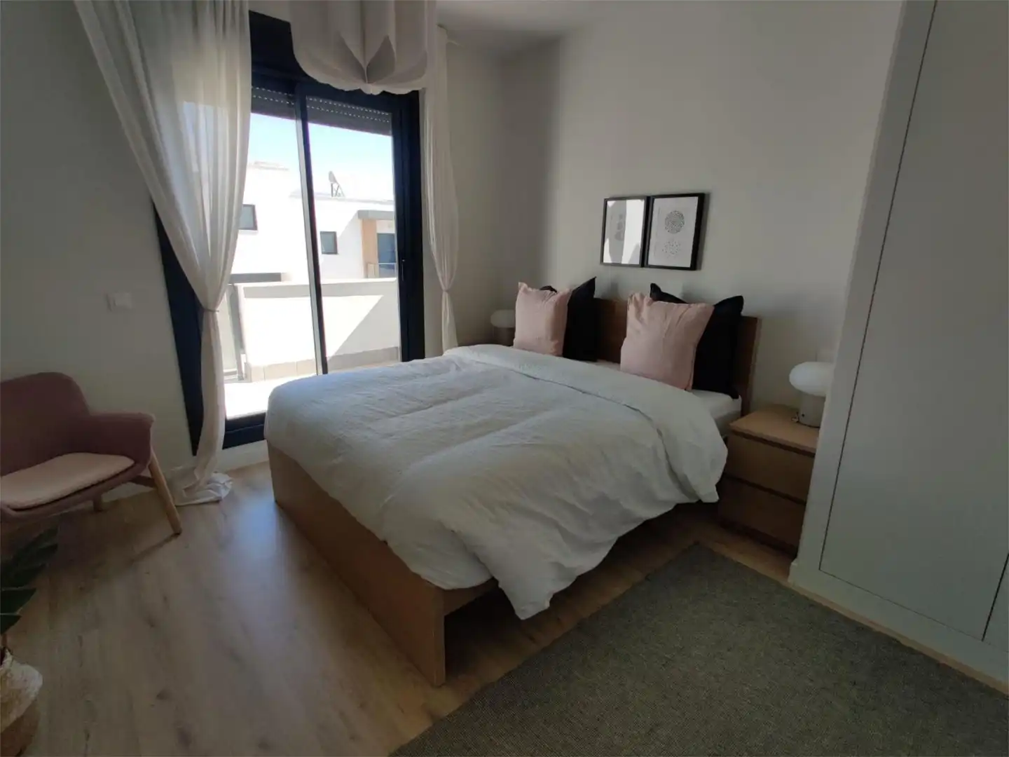 Houses for sale in Calle Zeus, 82, Los Molinos - Villa Blanca Bedroom of Houses for sale in Almería Capital with Air Conditioner, Terrace and Swimming Pool