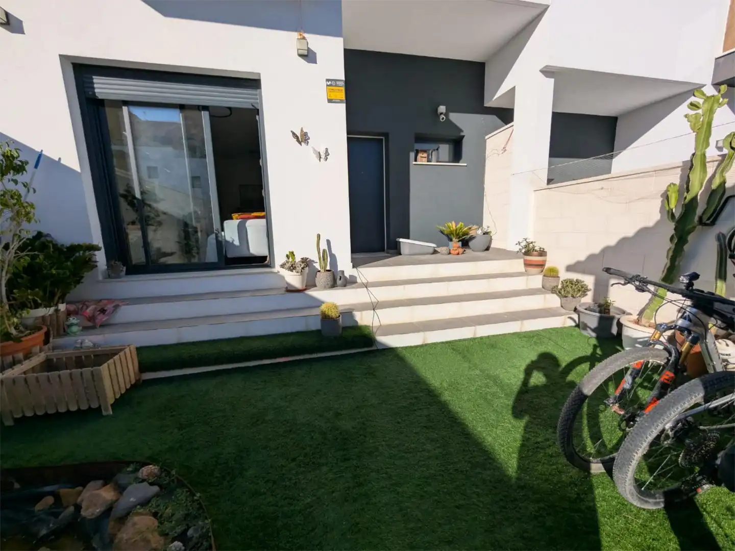 Houses for sale in Calle Zeus, 82, Los Molinos - Villa Blanca Terrace of Houses for sale in Almería Capital with Air Conditioner, Terrace and Swimming Pool