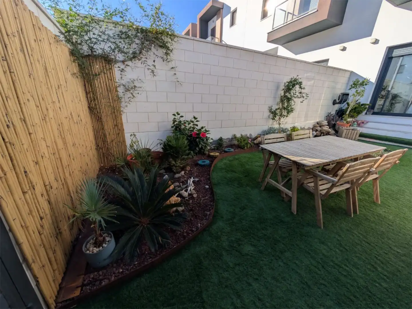 Houses for sale in Calle Zeus, 82, Los Molinos - Villa Blanca Terrace of Houses for sale in Almería Capital with Air Conditioner, Terrace and Swimming Pool