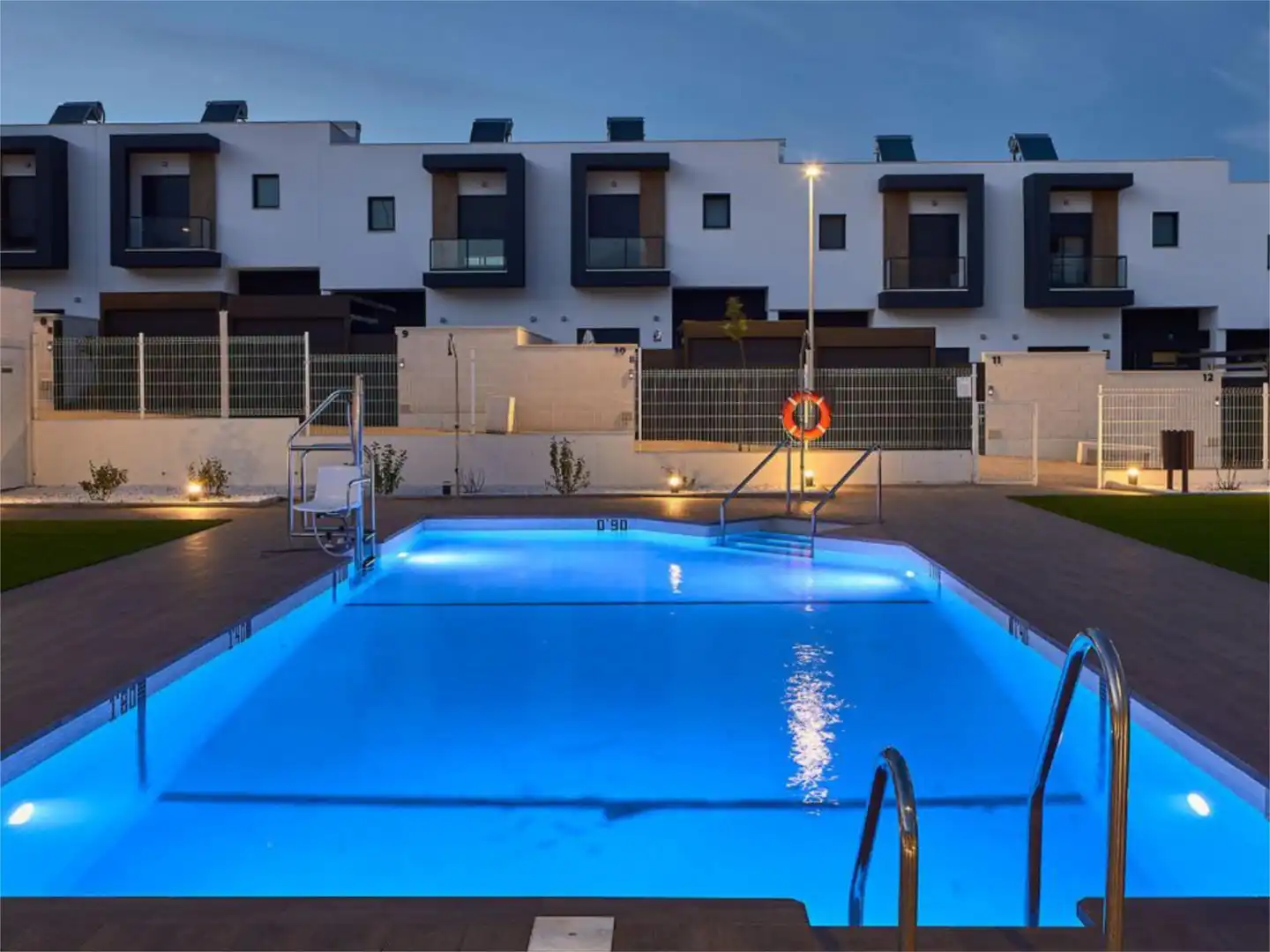 Houses for sale in Calle Zeus, 82, Los Molinos - Villa Blanca Swimming pool of Houses for sale in Almería Capital with Air Conditioner, Terrace and Swimming Pool