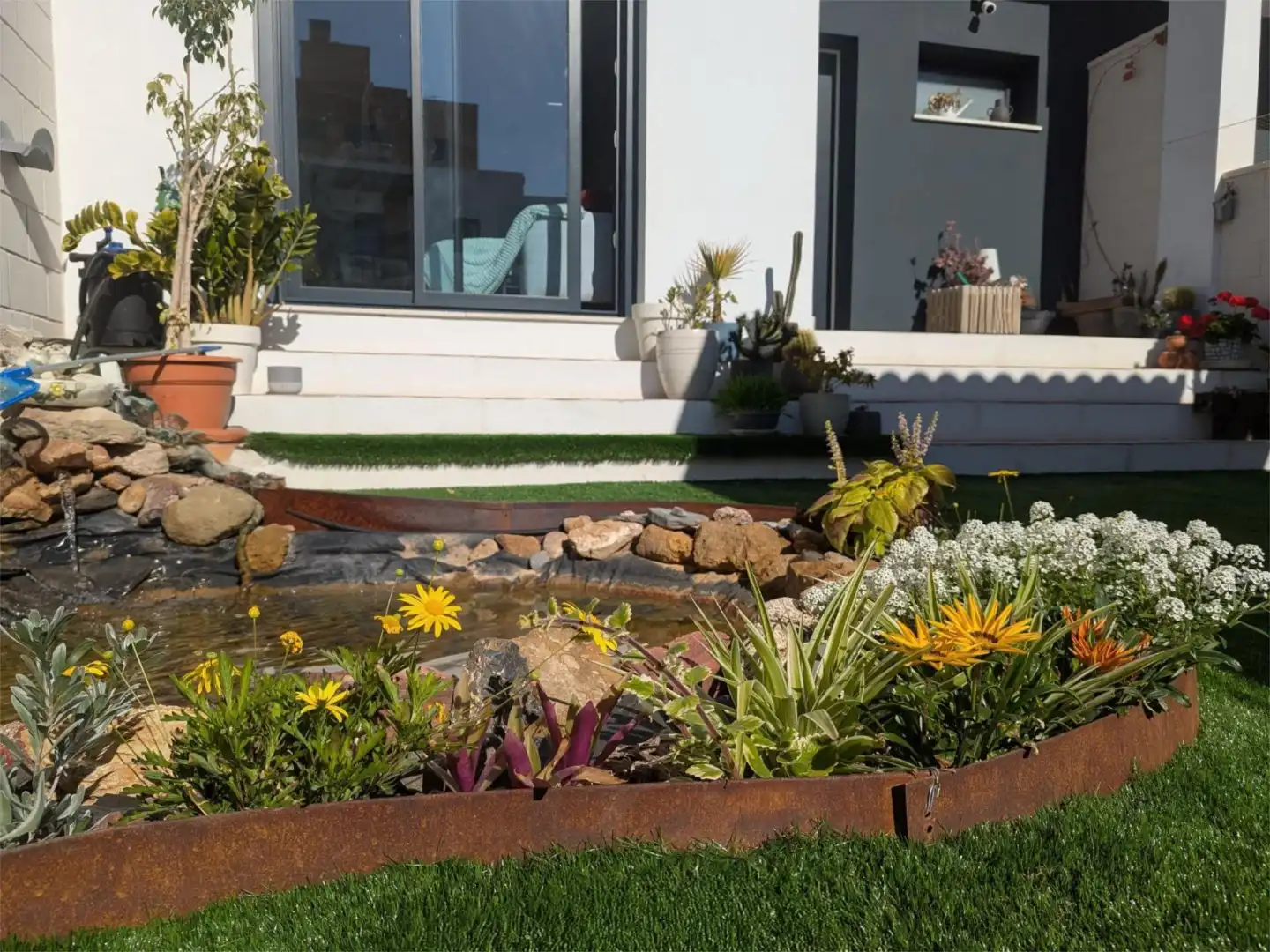 Houses for sale in Calle Zeus, 82, Los Molinos - Villa Blanca Garden of Houses for sale in Almería Capital with Air Conditioner, Terrace and Swimming Pool