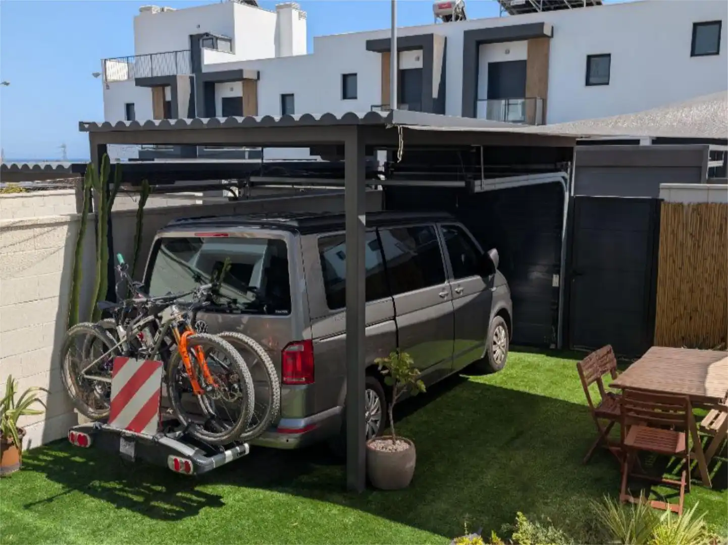 Houses for sale in Calle Zeus, 82, Los Molinos - Villa Blanca Parking of Houses for sale in Almería Capital with Air Conditioner, Terrace and Swimming Pool