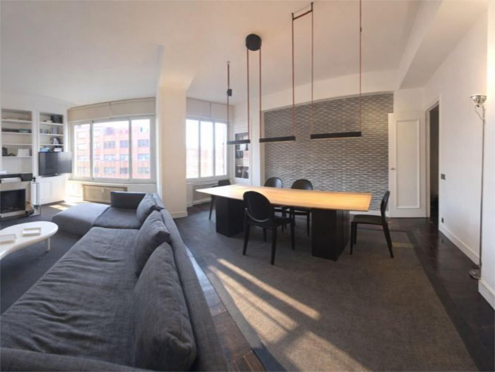 Living room of Flat for sale in  Madrid Capital  with Parquet flooring, Community parking and Balcony