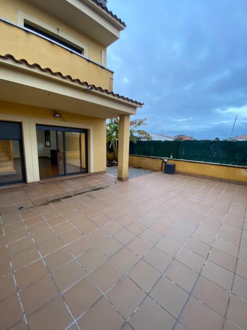 Terrace of House or chalet for sale in Santa Oliva  with Air Conditioner and Balcony