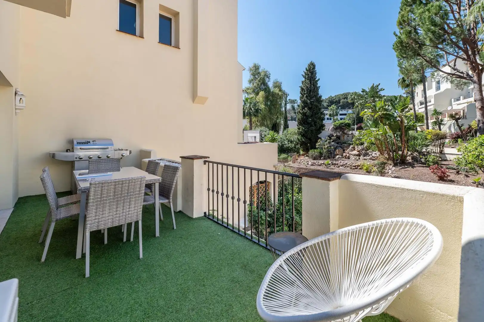 Terrassa de Pis de lloguer en Marbella amb Aire condicionat, Calefacció i Jardí privat