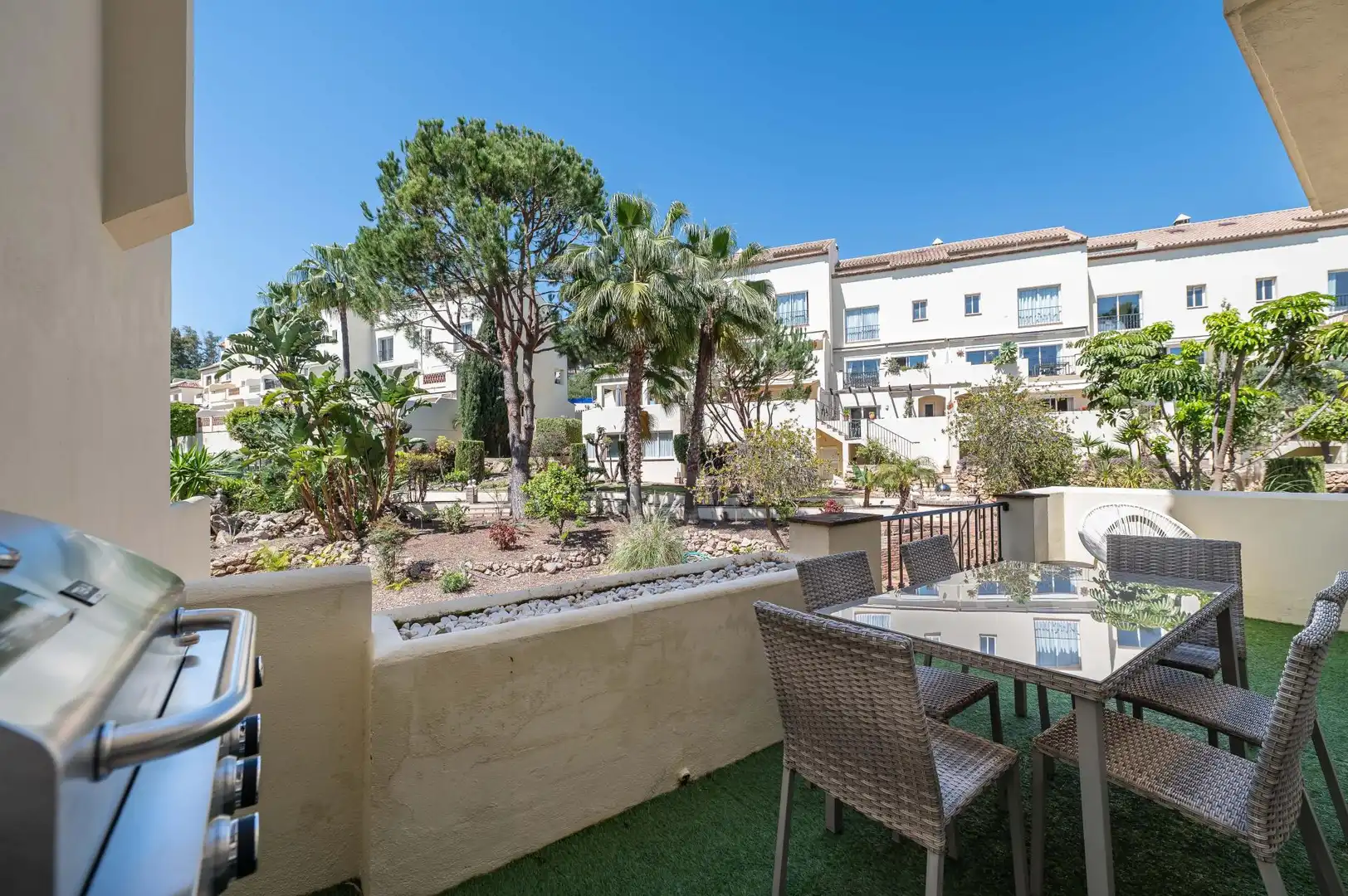 Terrassa de Pis de lloguer en Marbella amb Aire condicionat, Calefacció i Jardí privat