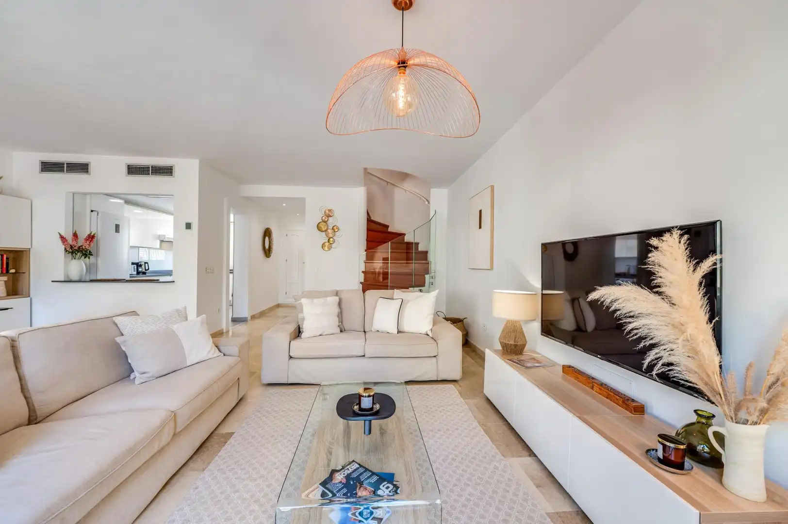 Sala d'estar de Pis de lloguer en Marbella amb Aire condicionat, Calefacció i Jardí privat