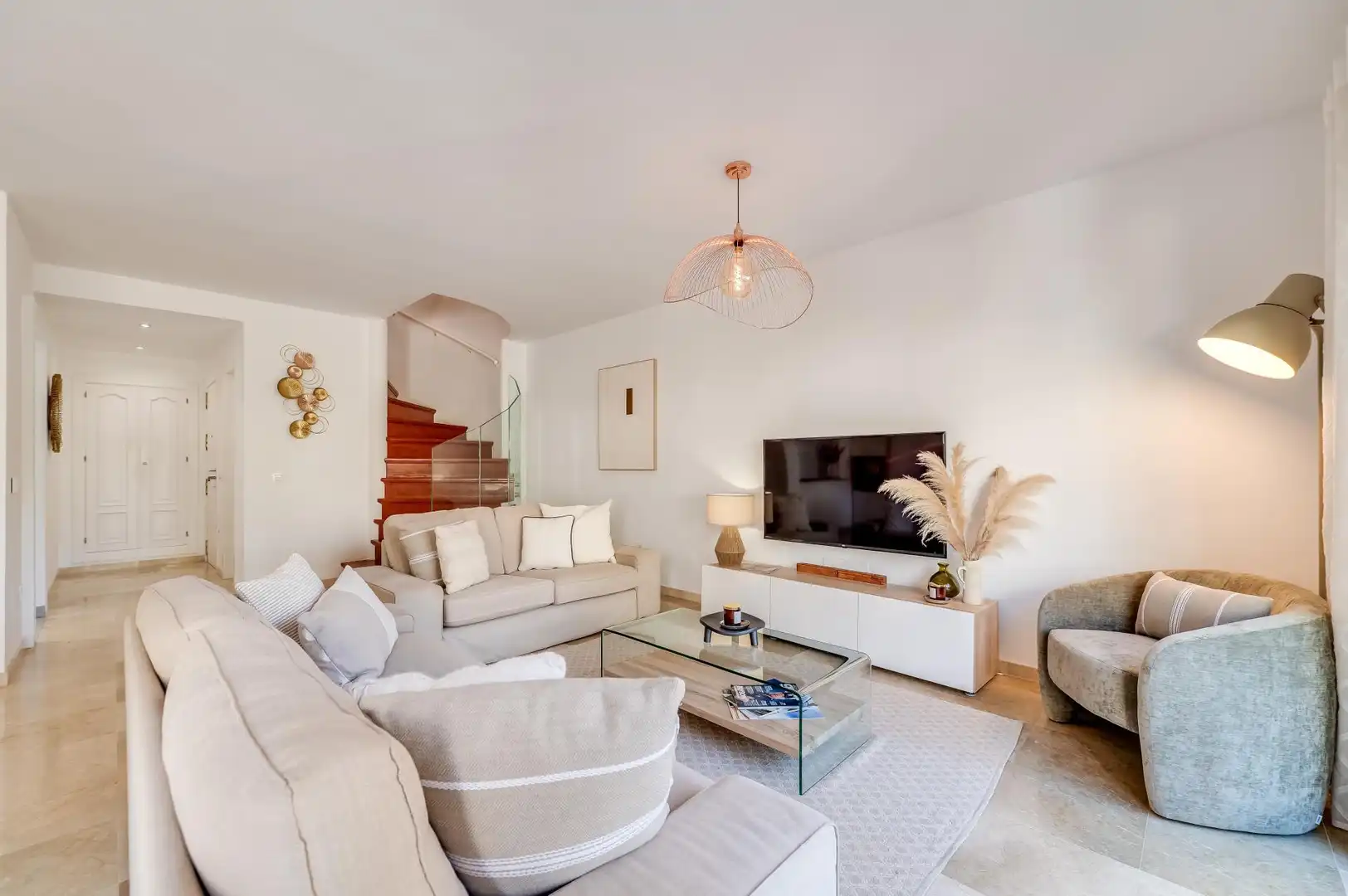 Sala d'estar de Pis de lloguer en Marbella amb Aire condicionat, Calefacció i Jardí privat