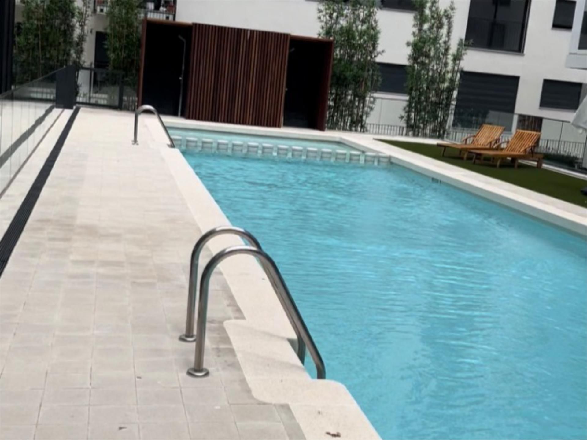 Piscina de Pis per a compartir en  Barcelona Capital amb Aire condicionat, Calefacció i Terrassa