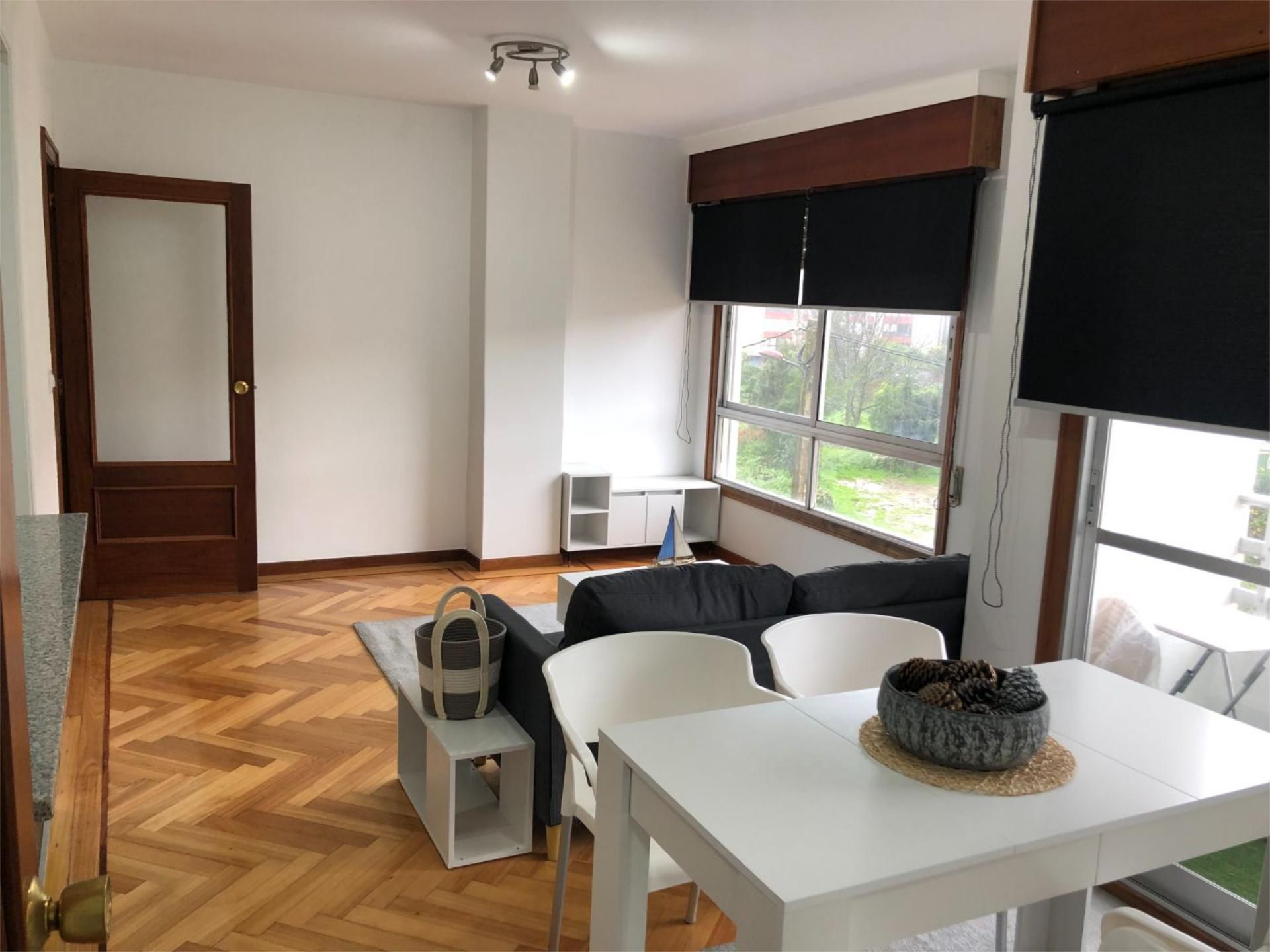 Piso en venta en Avenida do Fragoso, 72, As Travesas - Balaídos Sala de estar de Piso en venta en Vigo con Parquet, Terraza y Trastero