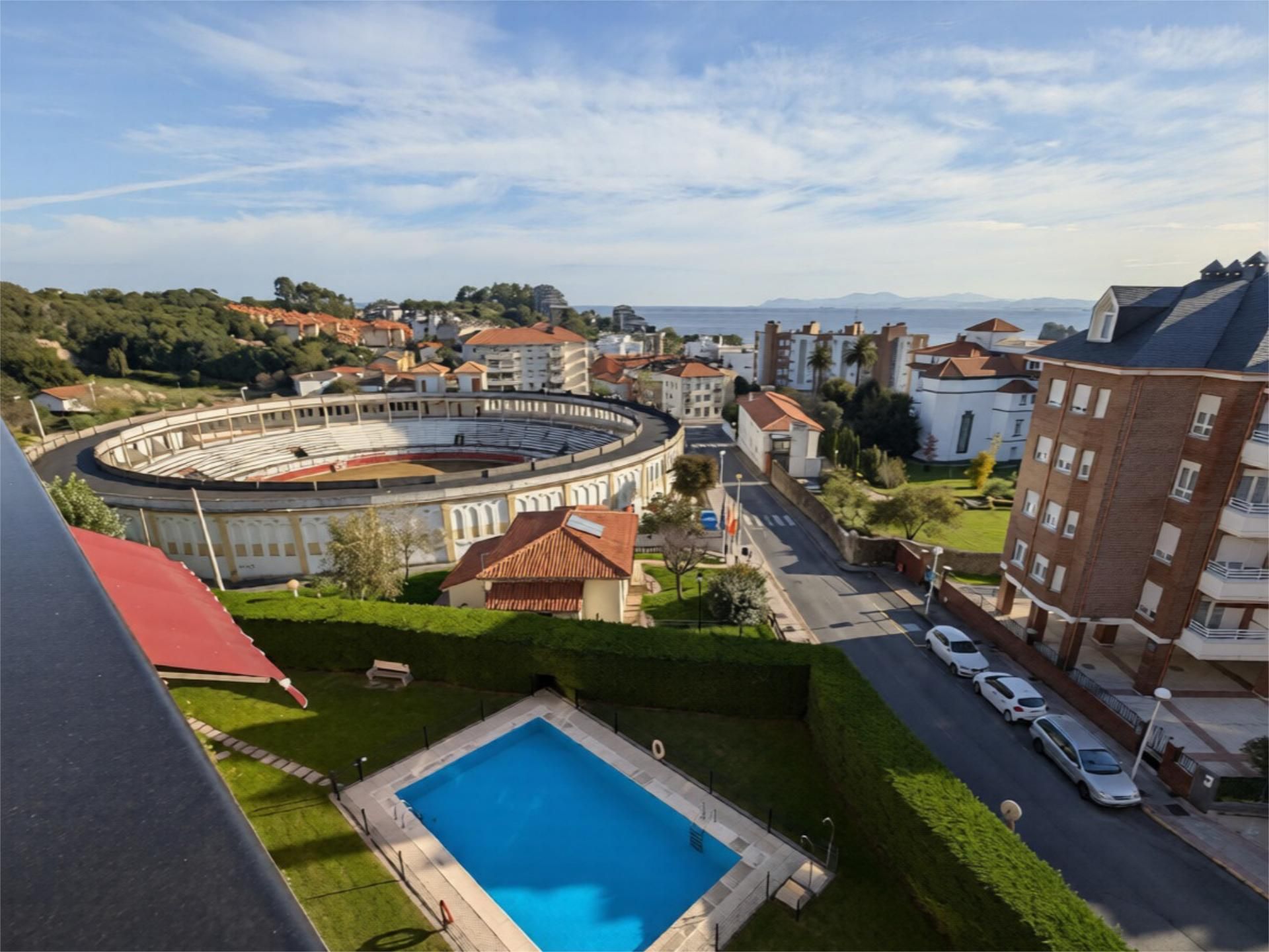 Flat for sale in Avenida de Los Derechos Humanos, 2c, Playa Ostende Exterior view of Flat for sale in Castro-Urdiales with Terrace and Swimming Pool