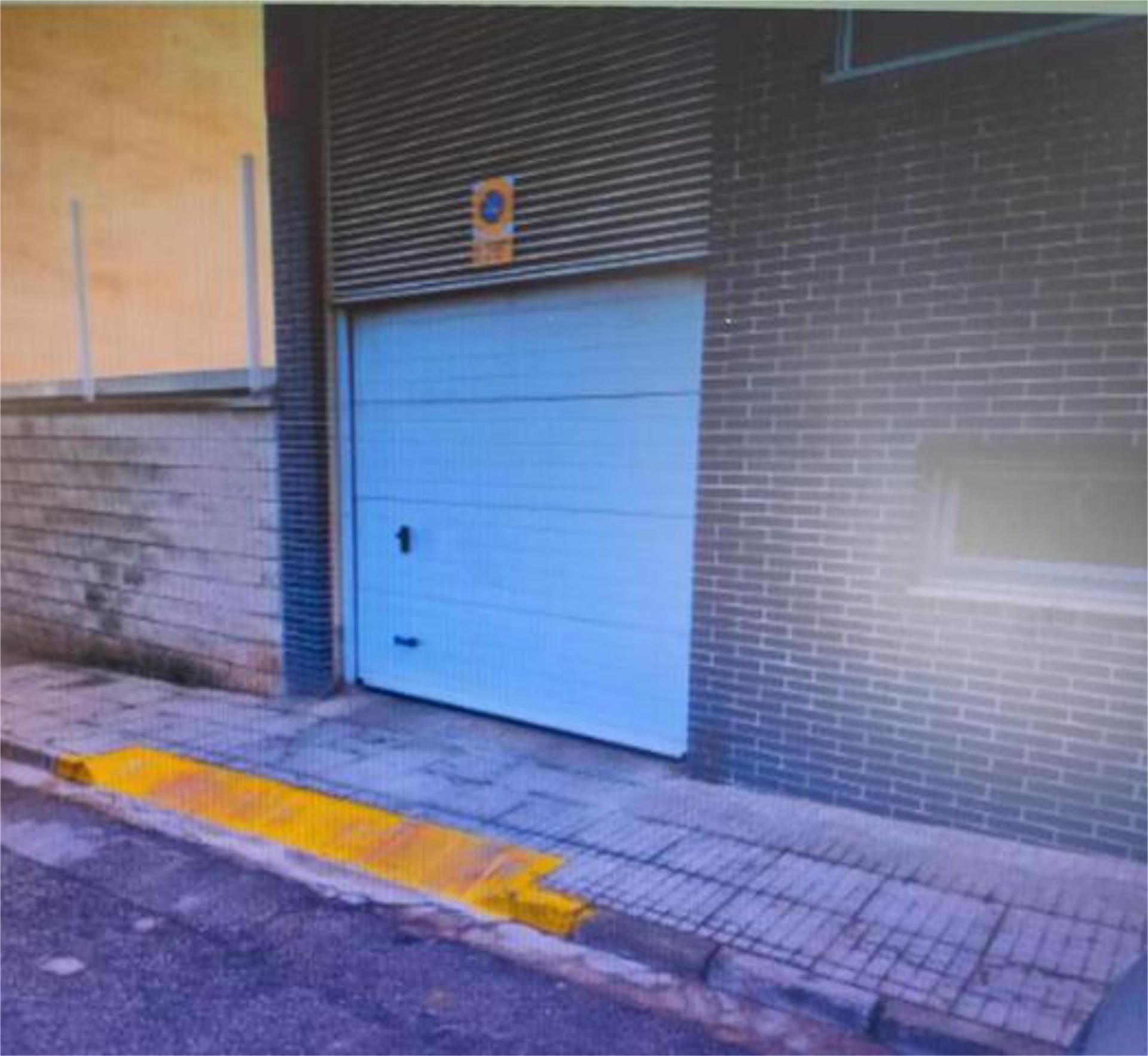 Aparcament de Garatge de lloguer en Ador