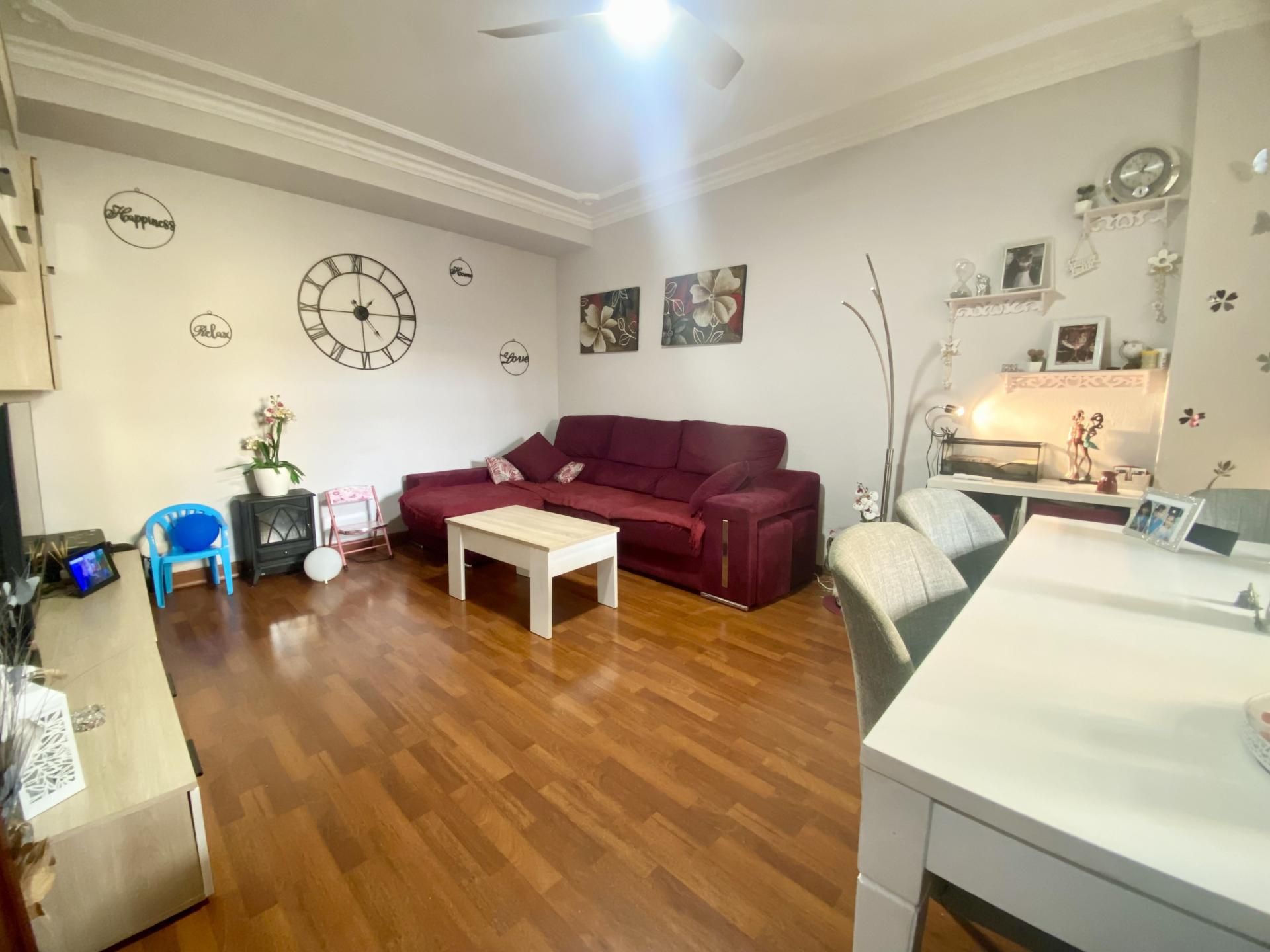 Casa adosada en venda a Calle José Garzón, 10, Camposoto - Gallineras Sala d'estar de Casa adosada en venda en San Fernando amb Aire condicionat, Aparcament comunitari i Balcó