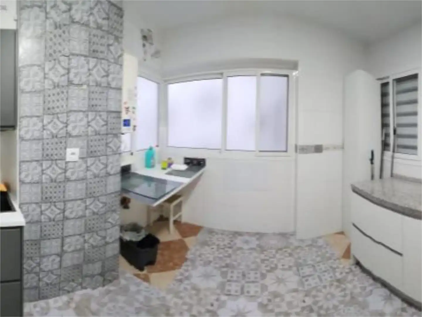 Flat for sale in Calle Goya, 2, Parque Ayala - Jardín de la Abadía - Huelín Bathroom of Flat for sale in Málaga with Air Conditioner, Heating and Private garden