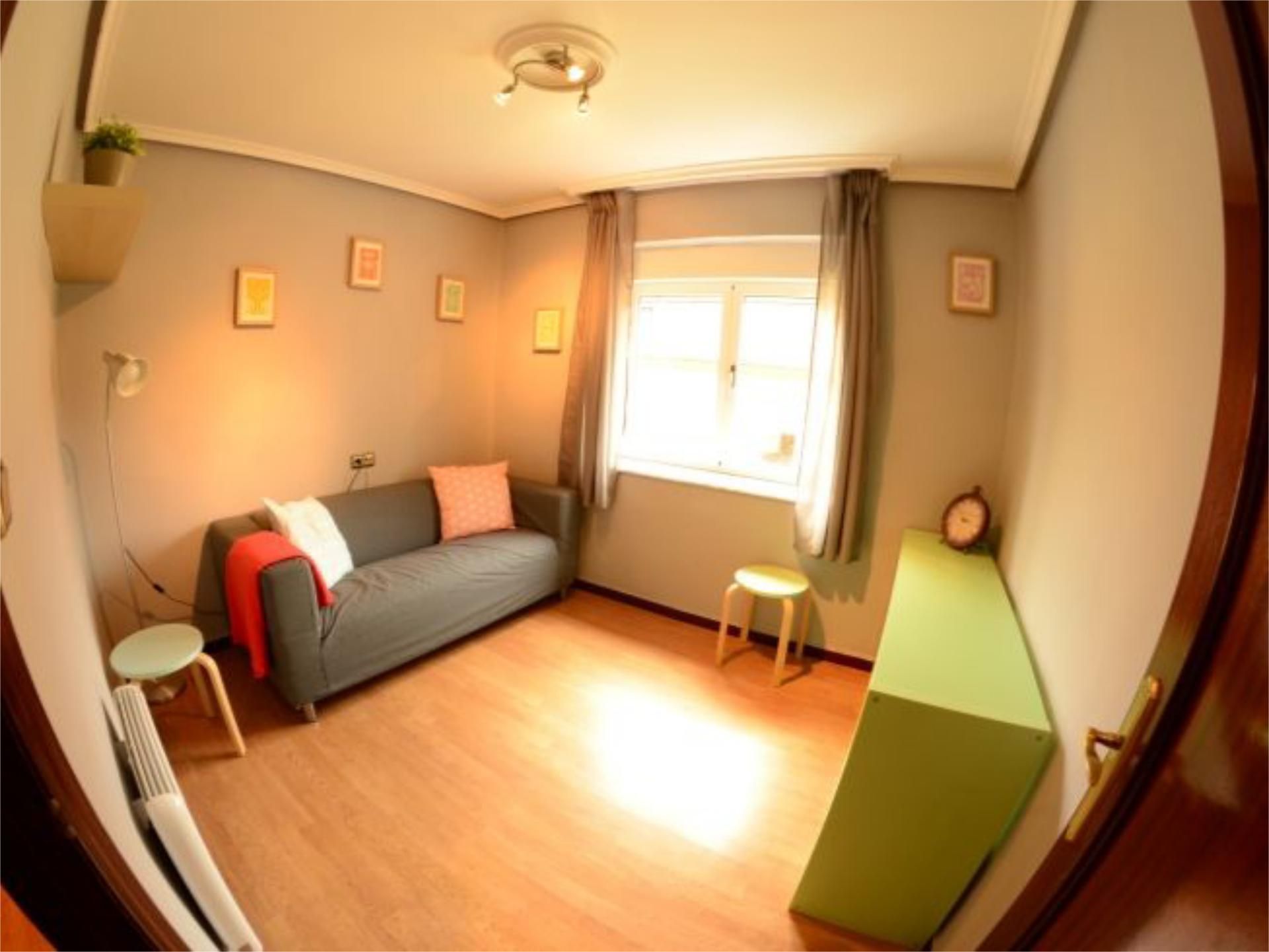 Living room of Flat to rent in Avilés  with Heating, Parquet flooring and Furnished