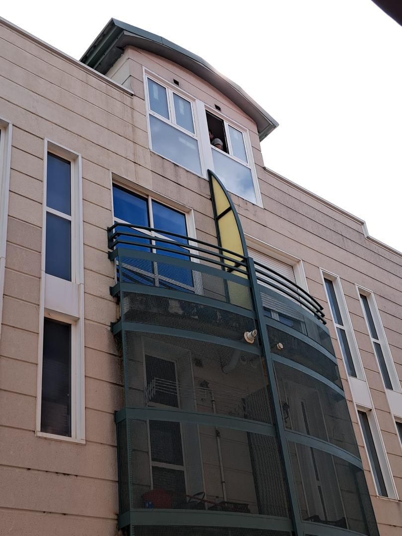 Exterior view of Flat to rent in Burgos Capital  with Heating, Parquet flooring and Furnished