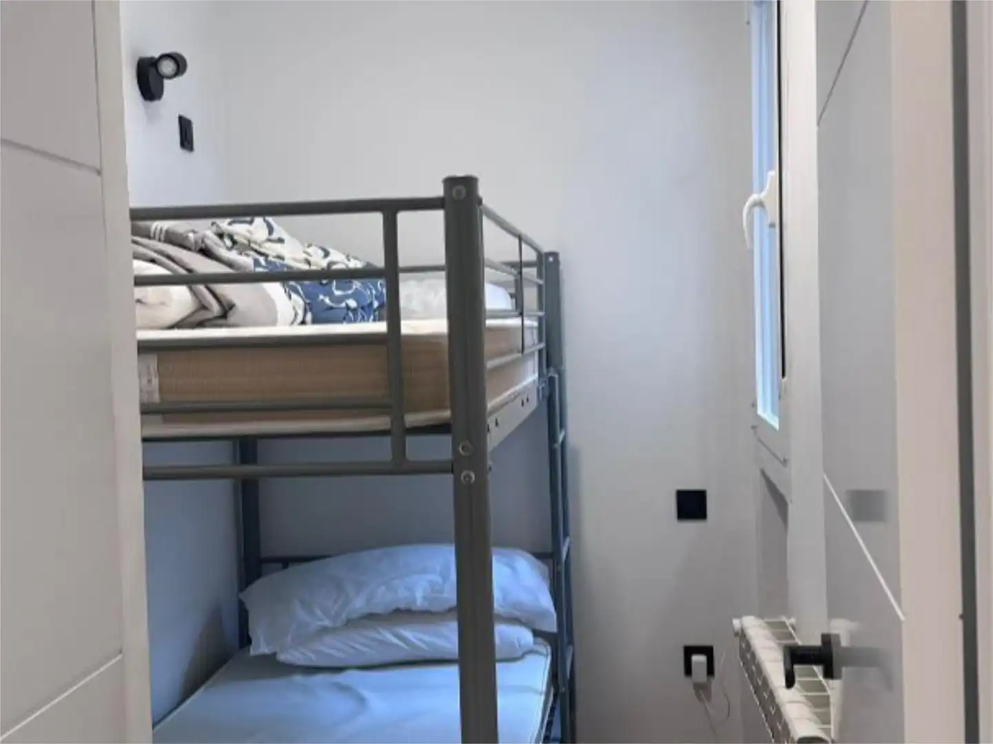 Piso en venta en Calle de Murcia, 30, Palos de Moguer Habitación de Piso en venta en Madrid con Calefacción y Amueblado