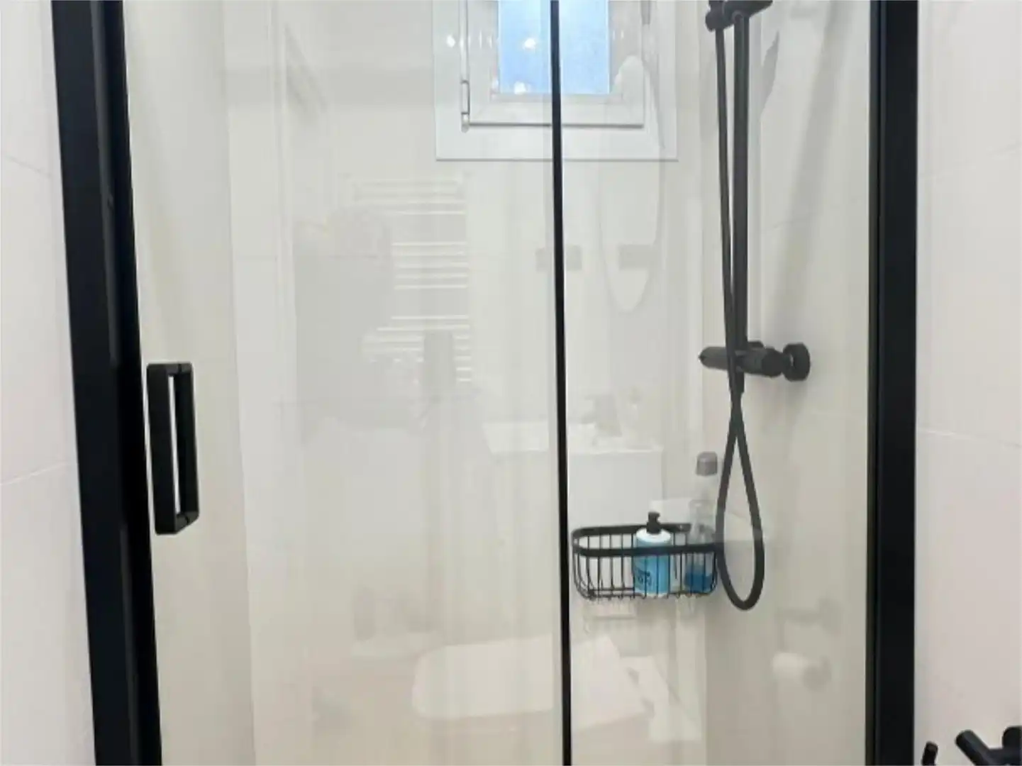 Piso en venta en Calle de Murcia, 30, Palos de Moguer Baño de Piso en venta en Madrid con Calefacción y Amueblado