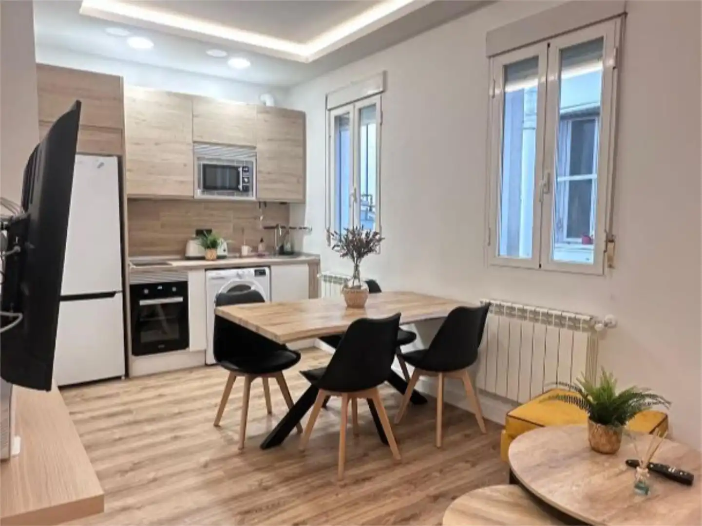 Piso en venta en Calle de Murcia, 30, Palos de Moguer Cocina de Piso en venta en Madrid con Calefacción y Amueblado