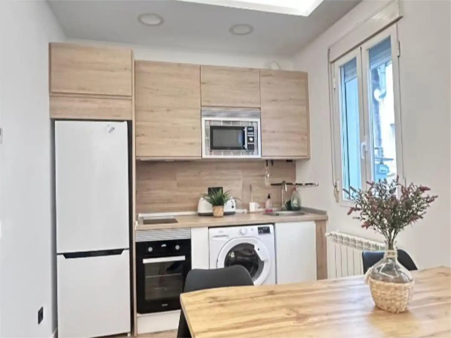 Piso en venta en Calle de Murcia, 30, Palos de Moguer Cocina de Piso en venta en Madrid con Calefacción y Amueblado