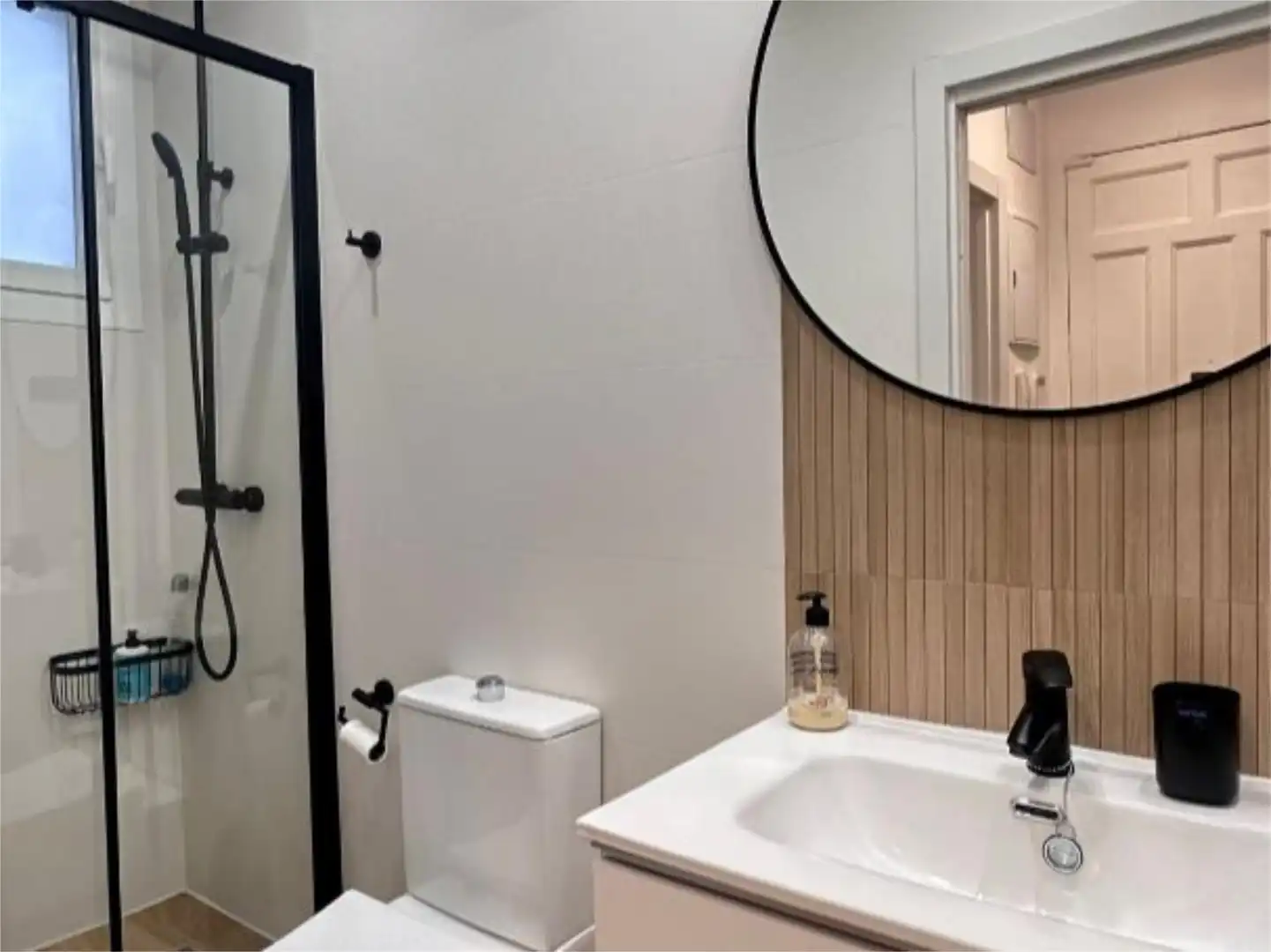 Piso en venta en Calle de Murcia, 30, Palos de Moguer Baño de Piso en venta en Madrid con Calefacción y Amueblado