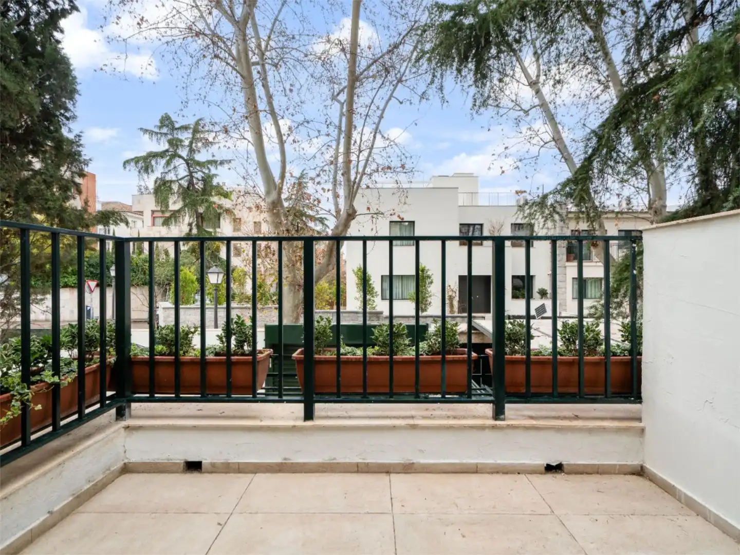 Dúplex de lloguer a Calle del Darro, 6, El Viso Terrassa de Dúplex de lloguer en Madrid amb Aire condicionat, Calefacció i Jardí privat