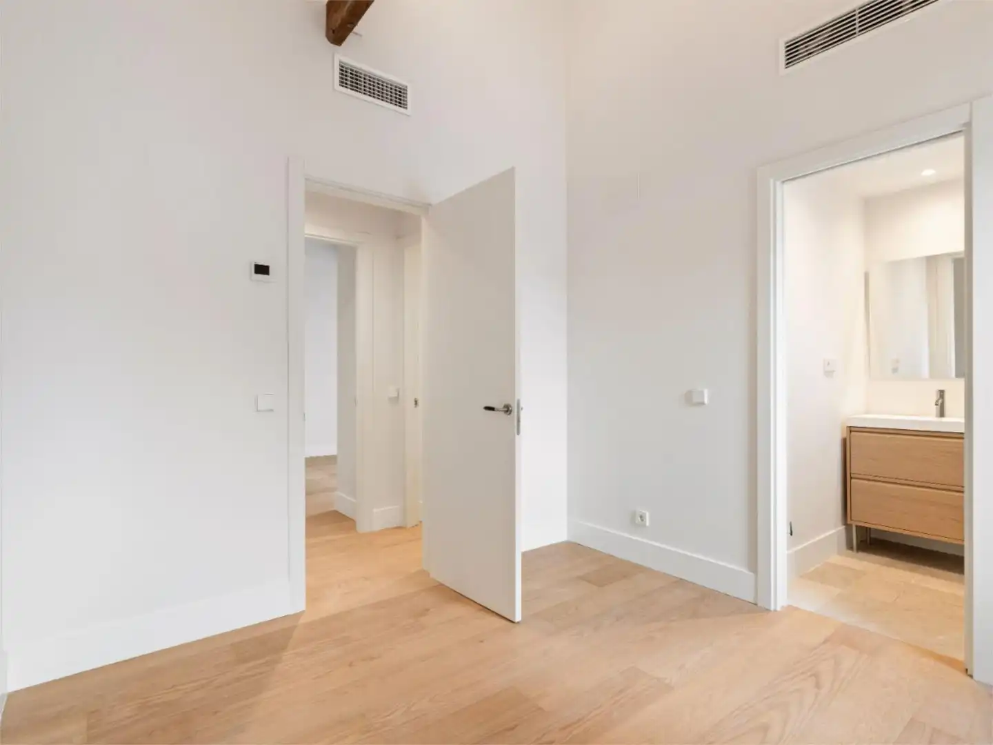 Dúplex de lloguer a Calle del Darro, 6, El Viso Dúplex de lloguer en Madrid amb Aire condicionat, Calefacció i Jardí privat