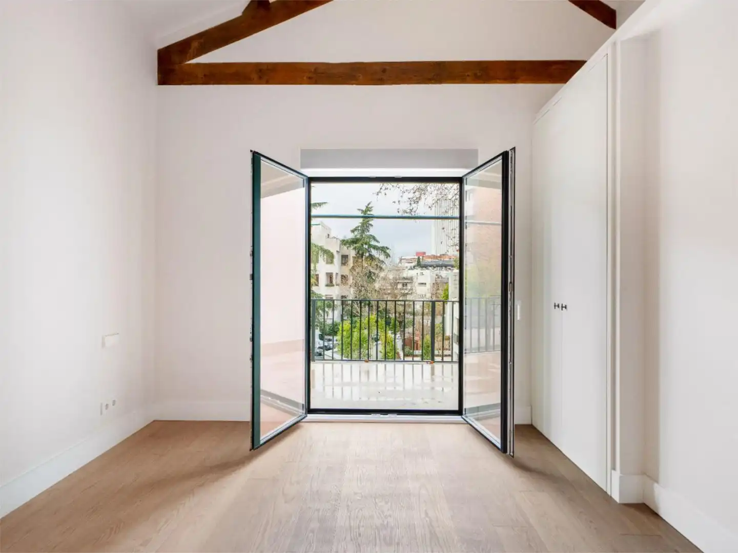 Dúplex de lloguer a Calle del Darro, 6, El Viso Dúplex de lloguer en Madrid amb Aire condicionat, Calefacció i Jardí privat
